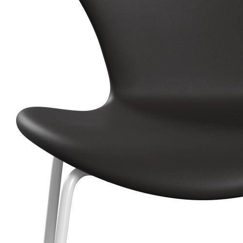 Fritz Hansen 3107 Silla tapicería completa, blanco/suave negro marrón