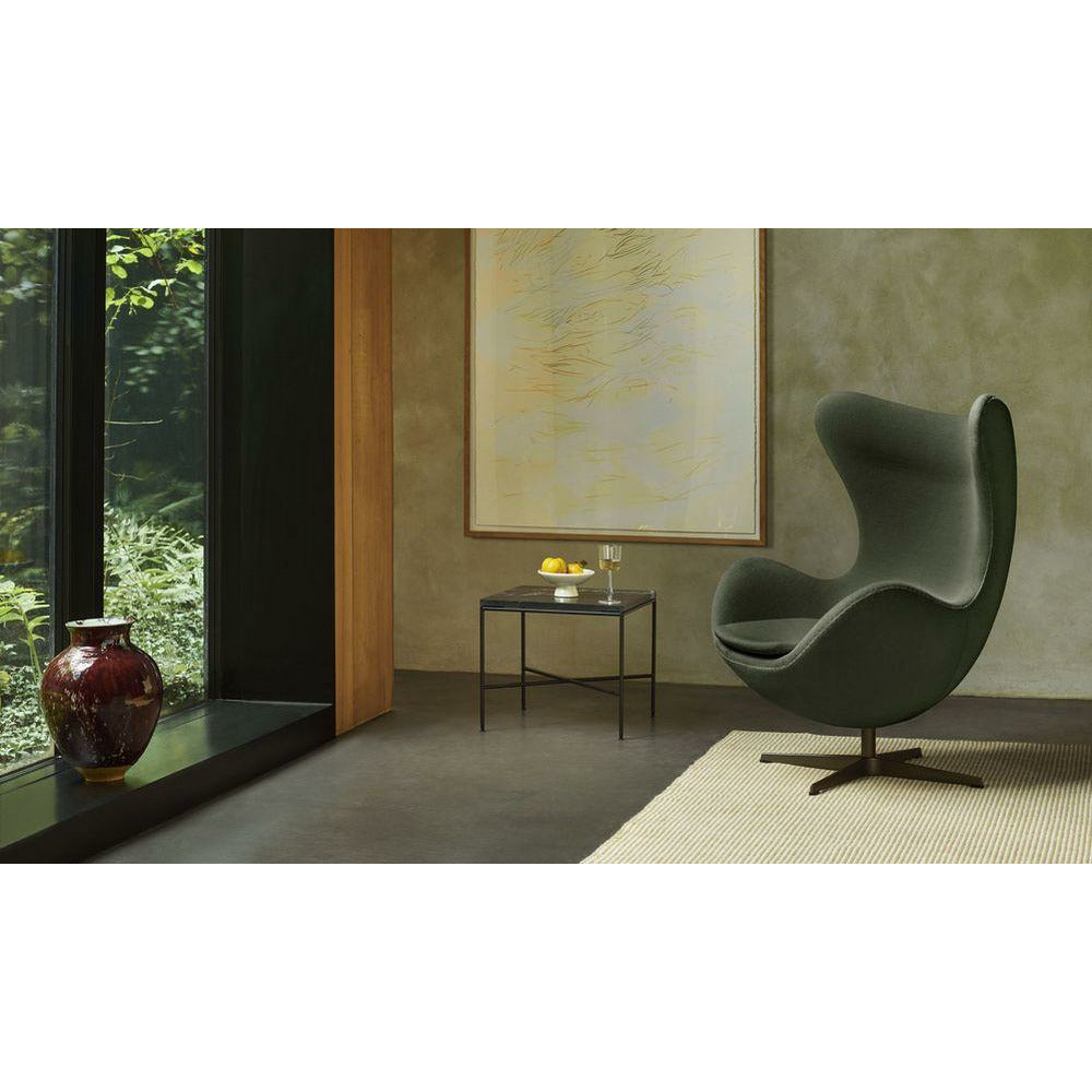 Fritz Hansen Le cuir de chaise de salon à œufs, noir / noir essentiel