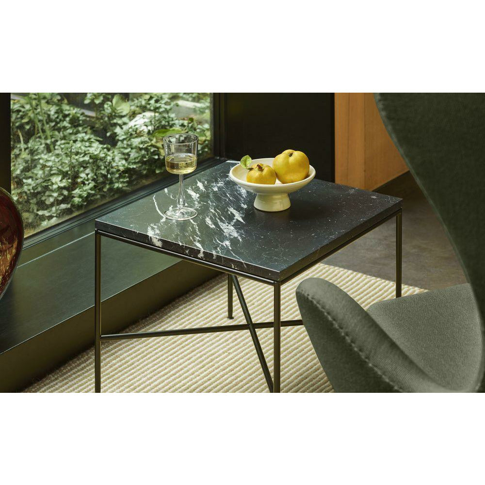 Fritz Hansen MC330方形咖啡桌，黑色