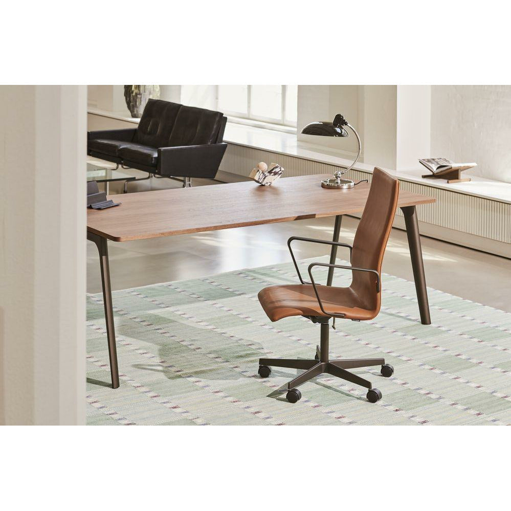 Fritz Hansen Oxford 3293 W Sessel Fünfarmiges Untergestell mit Rädern Braun Bronze/Grace, Nussbaum