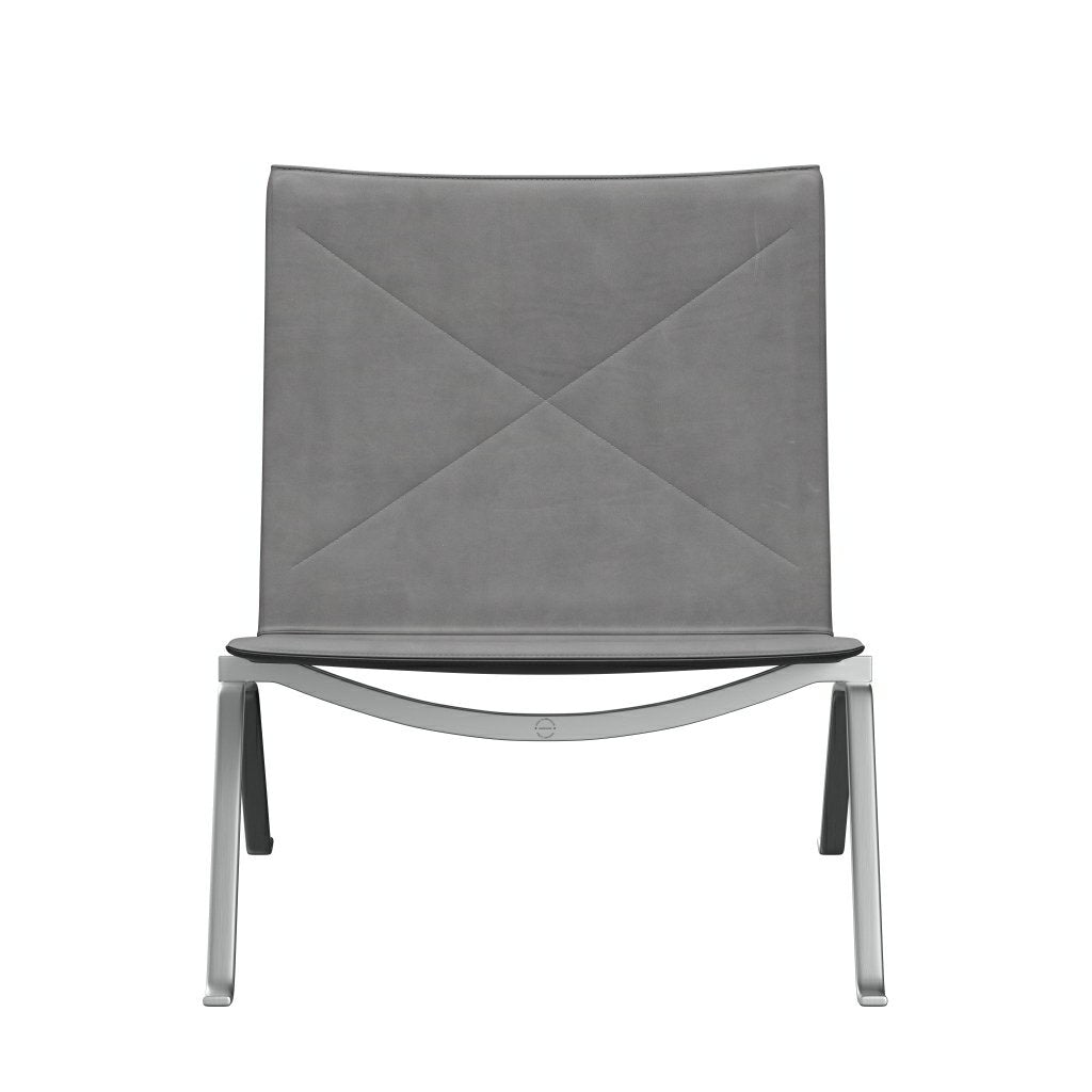 Fritz Hansen Plaictoire PK22, embrasse le béton