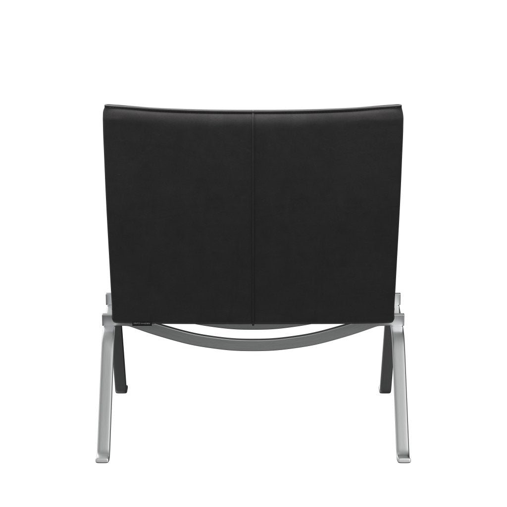 Fritz Hansen Plaictoire PK22, embrasse le béton