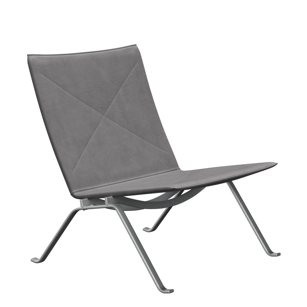 Fritz Hansen Plaictoire PK22, embrasse le béton