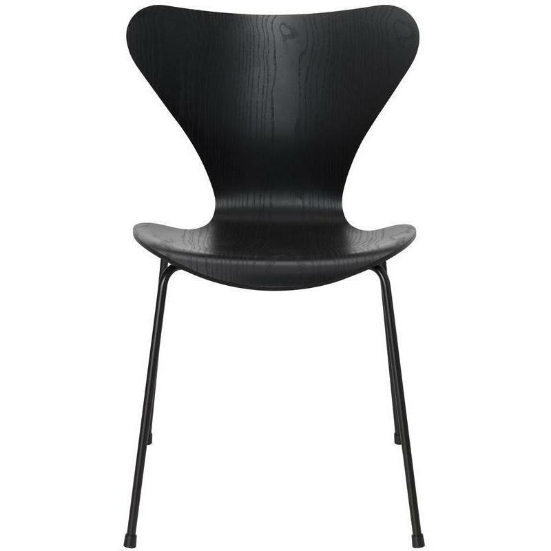 Fritz Hansen Série 7 chaise teintée de cendres noires Shell, base noire