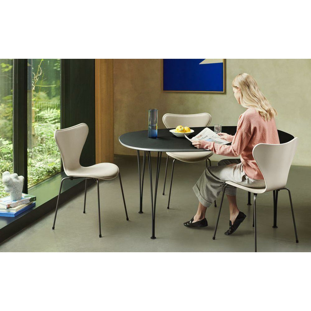 Fritz Hansen超级椭圆餐桌100x150厘米，白/温暖石墨