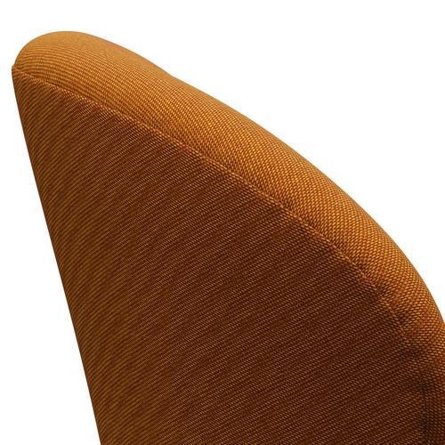 Sillón Fritz Hansen Swan, aluminio/bordes cepillados con satén rojo/amarillo