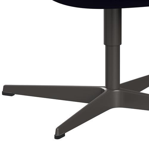 Sedia da salone Fritz Hansen Swan, calda grafite/Divina Violet Dark (692)