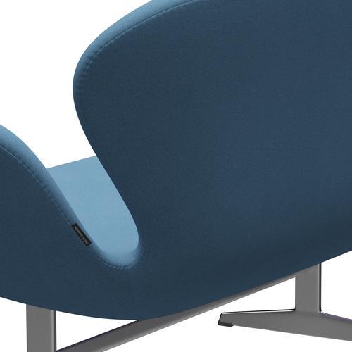 Fritz Hansen Swan Sofa 2-Sitzer, Satiniertes gebürstetes Aluminium/Tonus Pastellblau