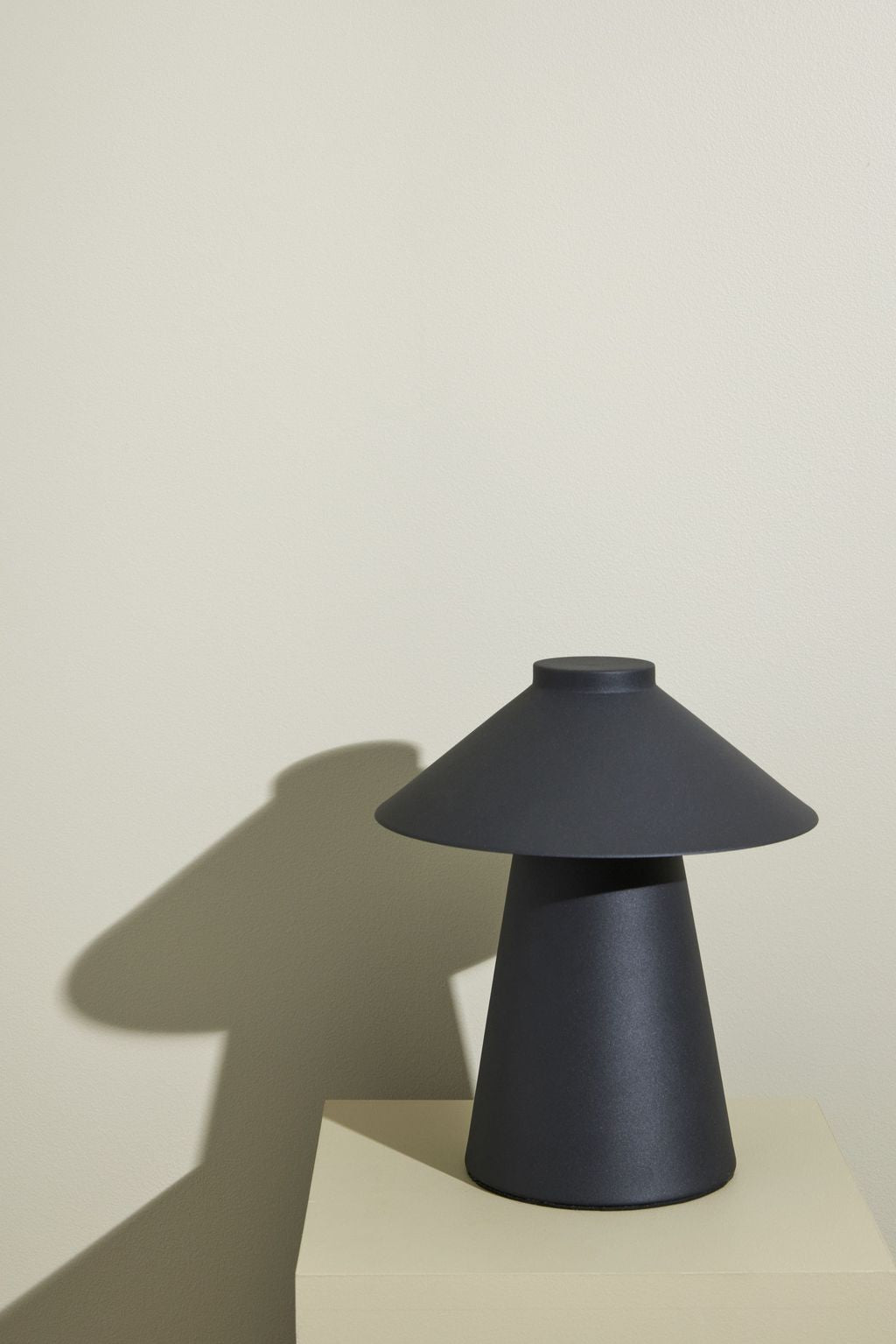 Hübsch Chipper bordlampe, svart