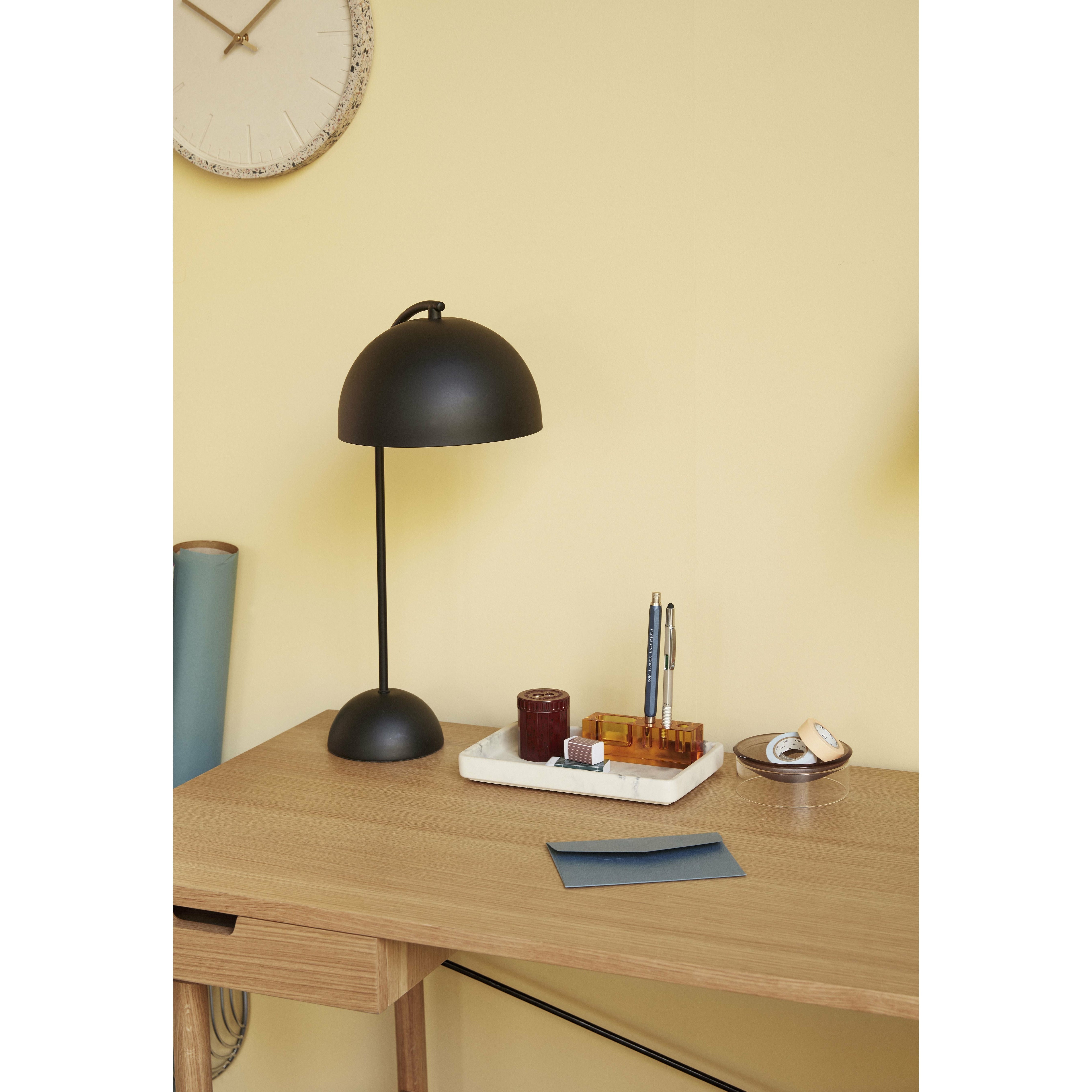 Lámpara de mesa de formulario de Hübsch, negro