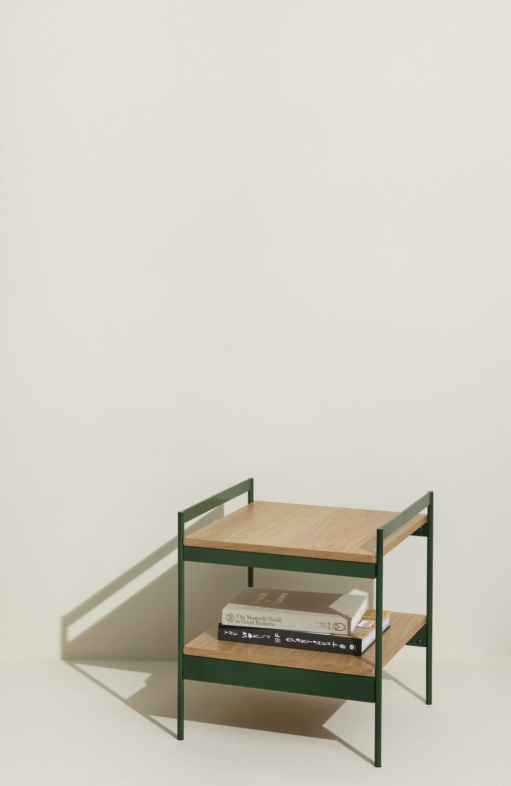 Hübsch Jaunty Side Table, grüne/natürliche Farben