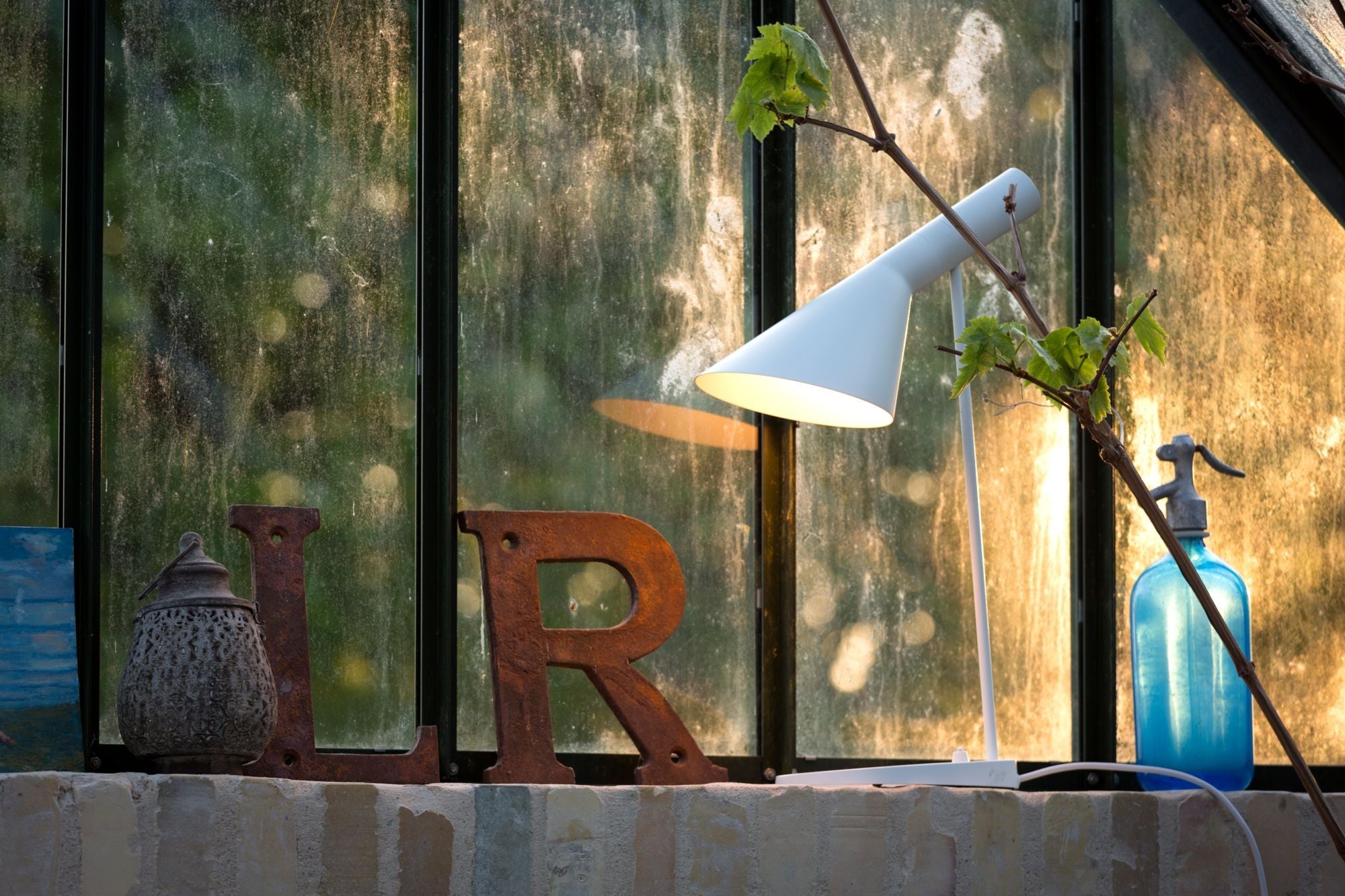 Louis Poulsen Aj Table Lamp V3, Aubergine