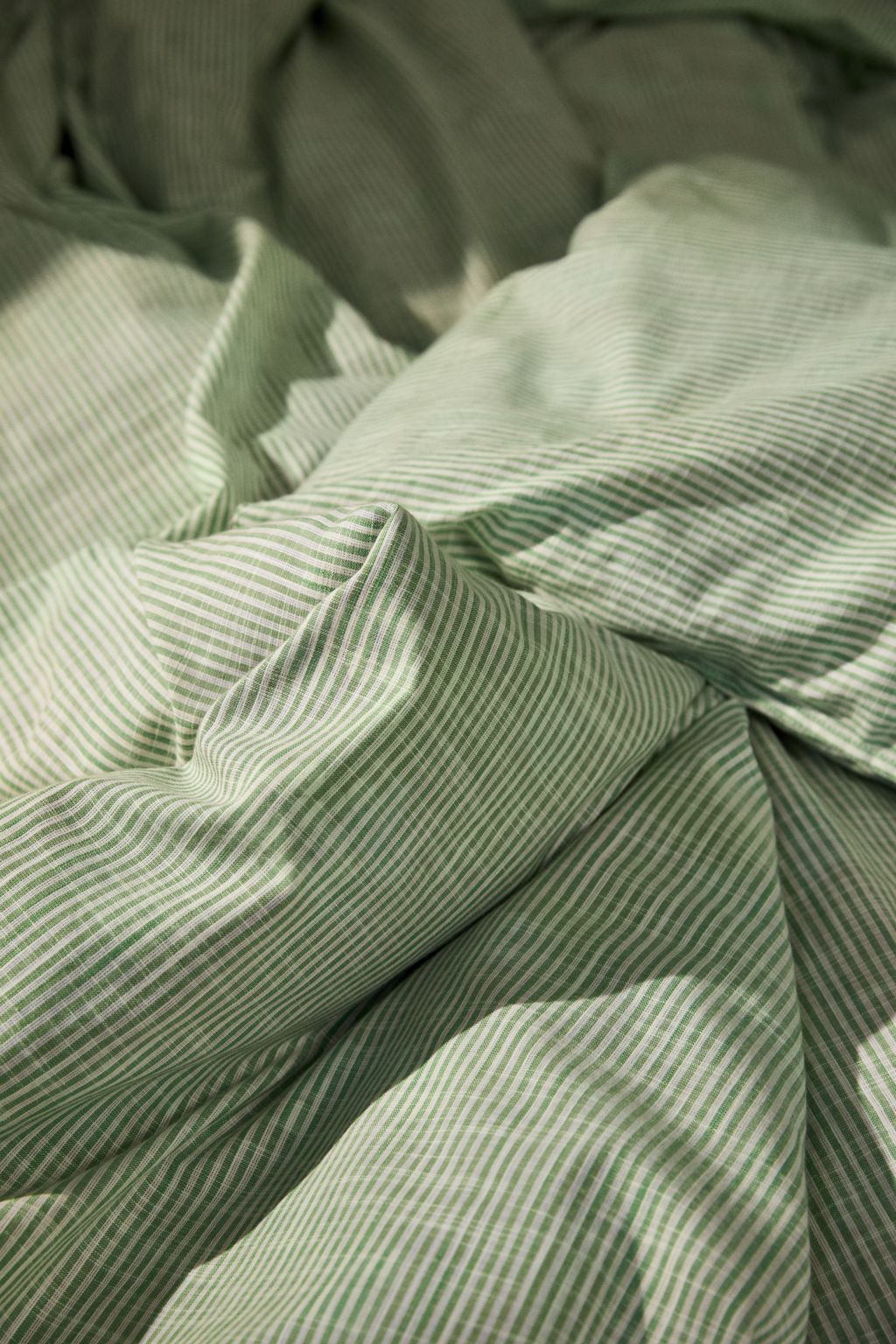 Juna Monochrome Lines Bed Linen 200 x220 cm, grænt/hvítt