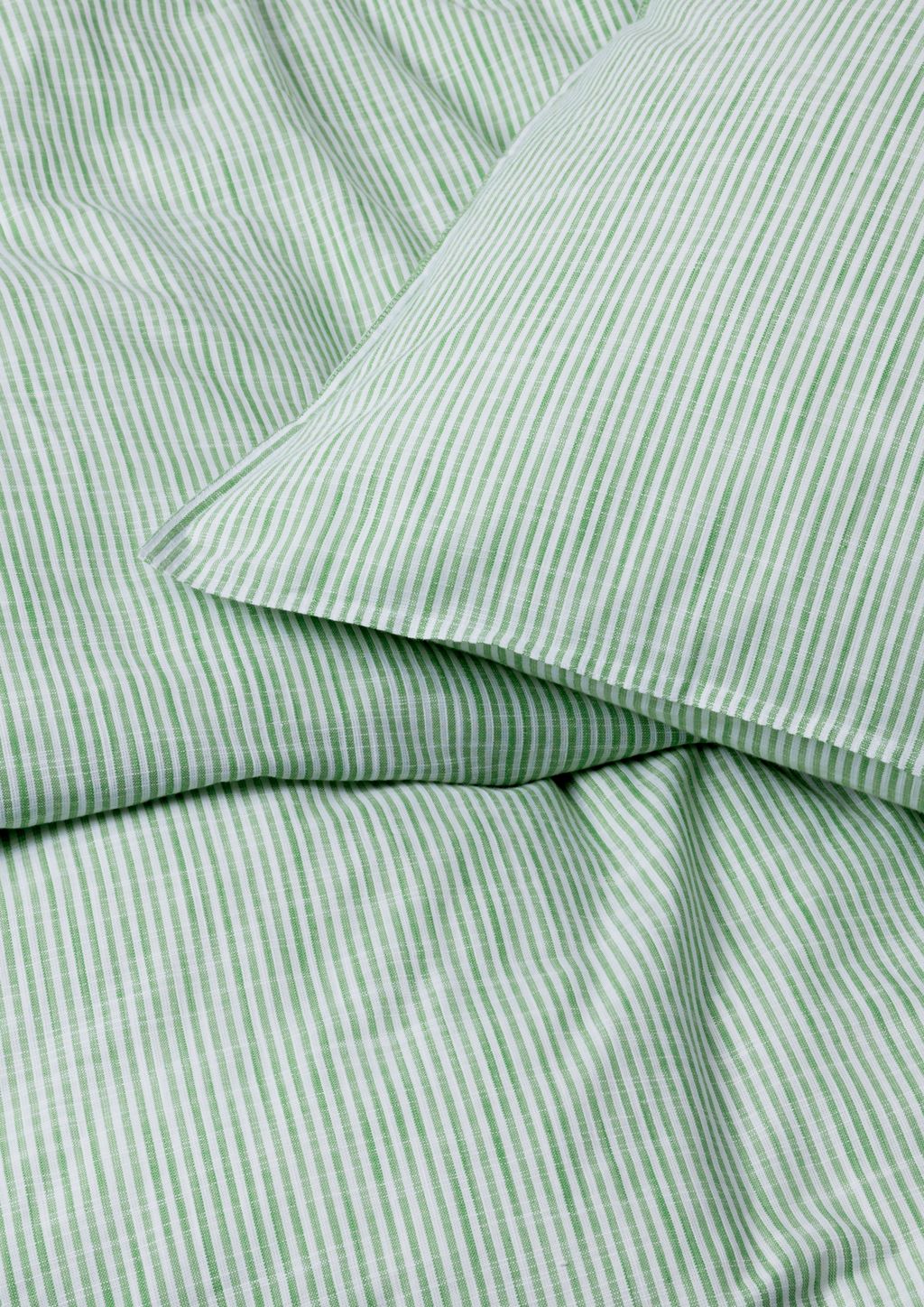 Juna Monokrom linjer sängkläder 200 x220 cm, grönt/vitt