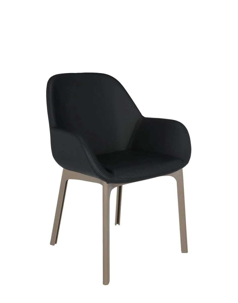 Kartell Clap PVC fauteuil, taupe/glanzend zwart