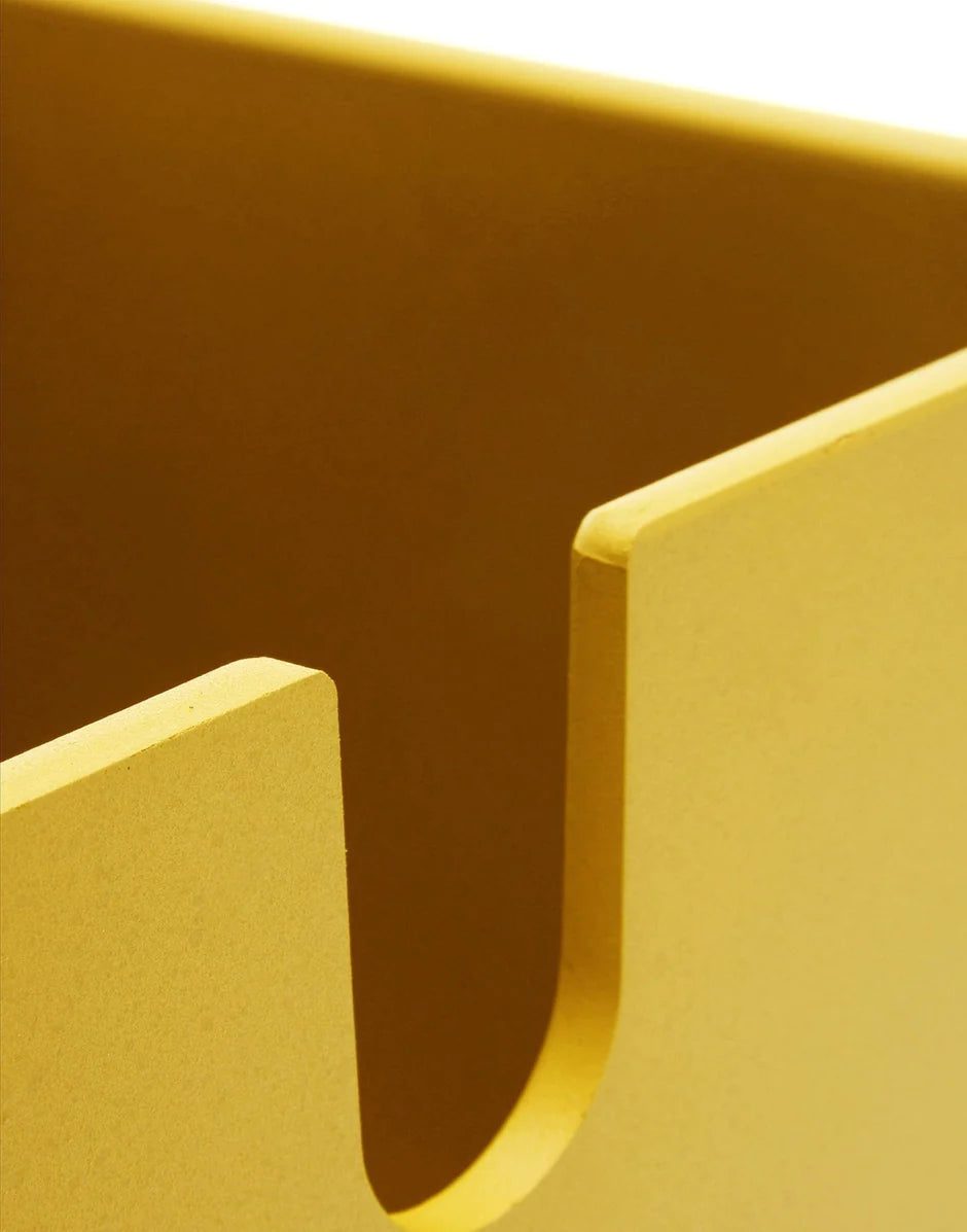 Kartell Polvara Cube用于书柜，黄色