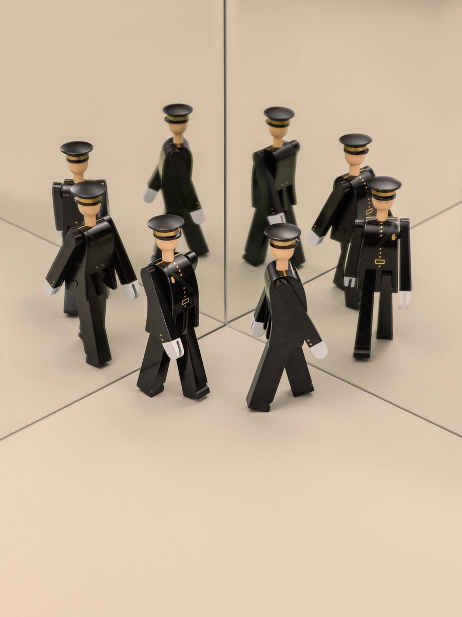 Officiale di polizia di Kay Bojesen H20 cm, nero