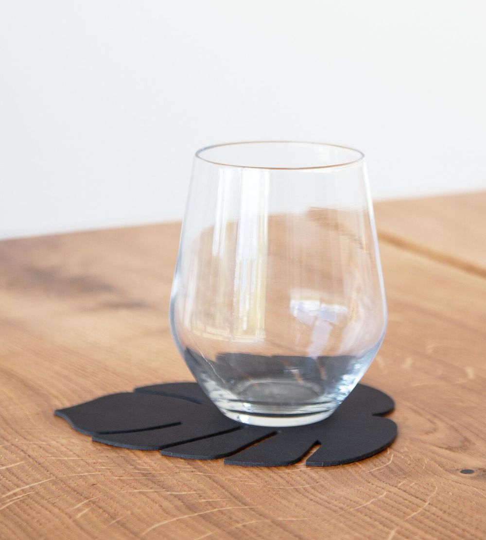 Lind DNA叶玻璃杯垫Nupo皮革，黑色