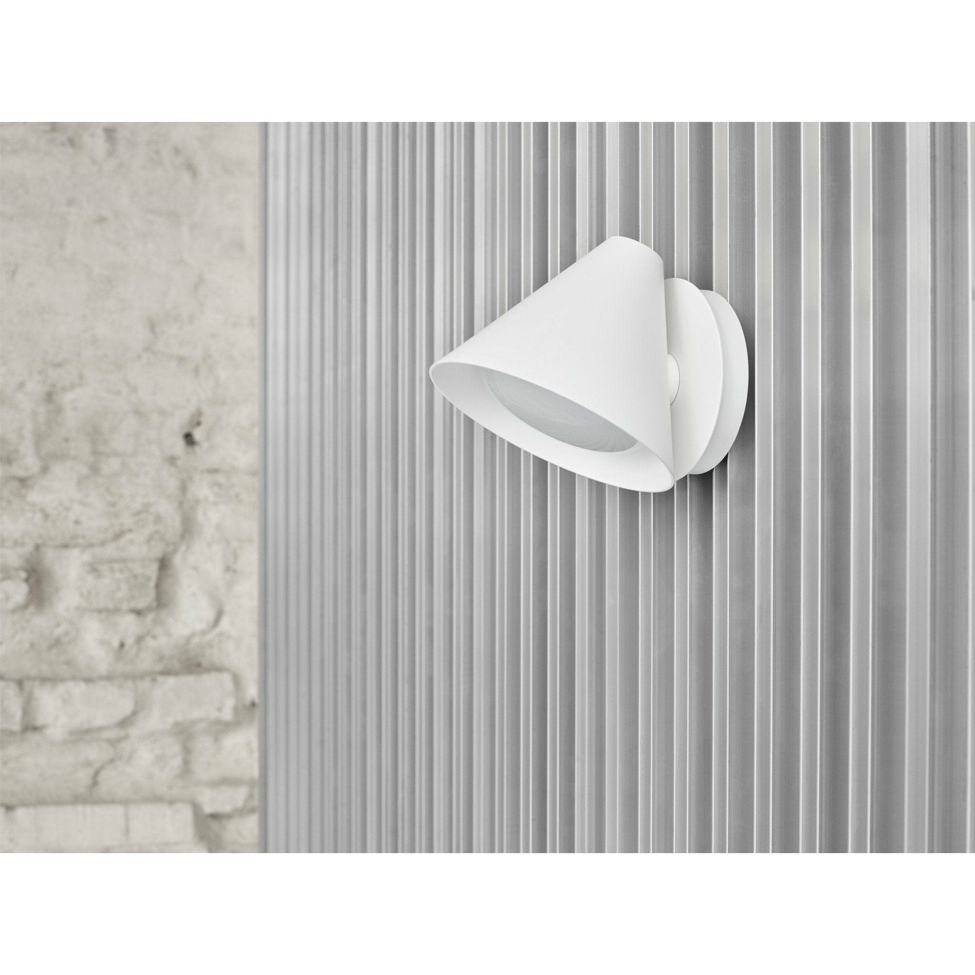 Lámpara de pared de Louis Poulsen Keglen, blanco