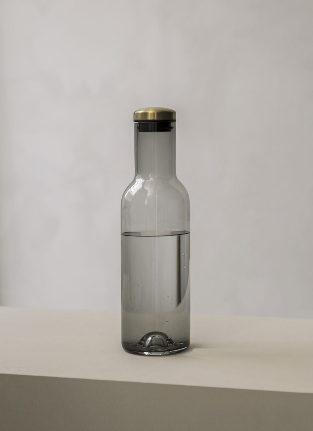 Audo Copenhagen Vin og vandvand glas messing, røg