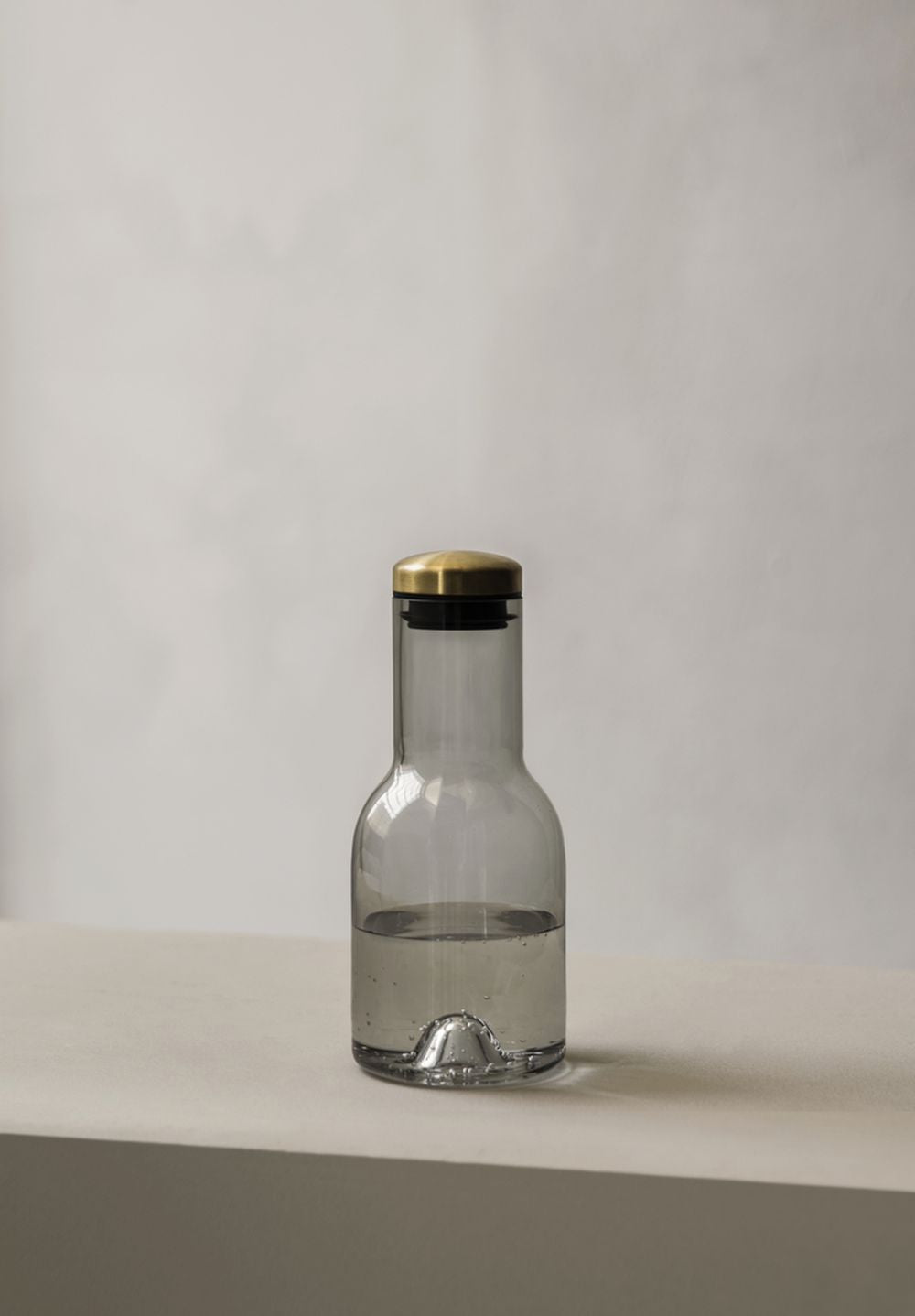 Audo Copenhague Wine & Water Water Glass latón, humo