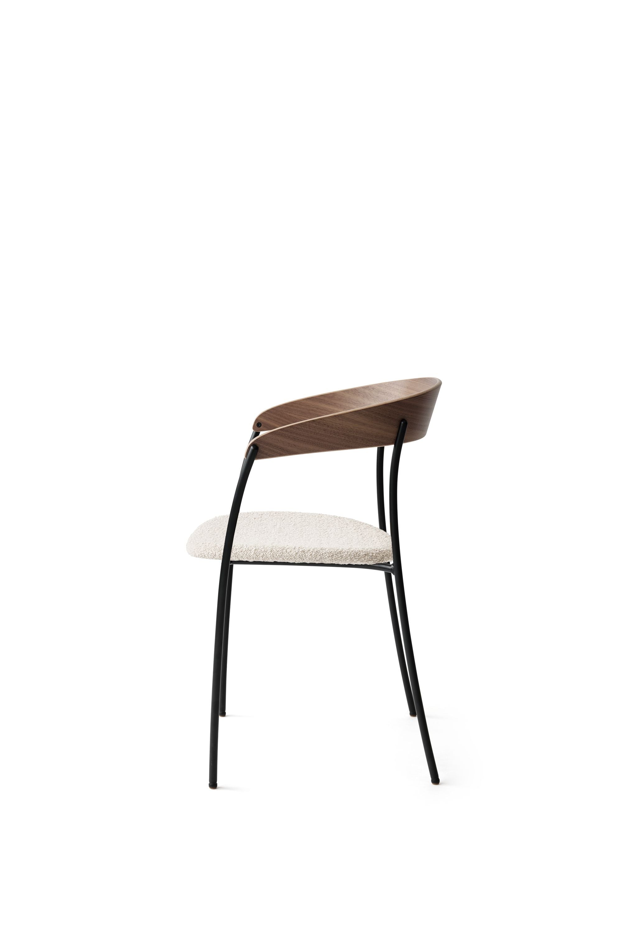 New Works Noyer en fauteuil manquant, Lana