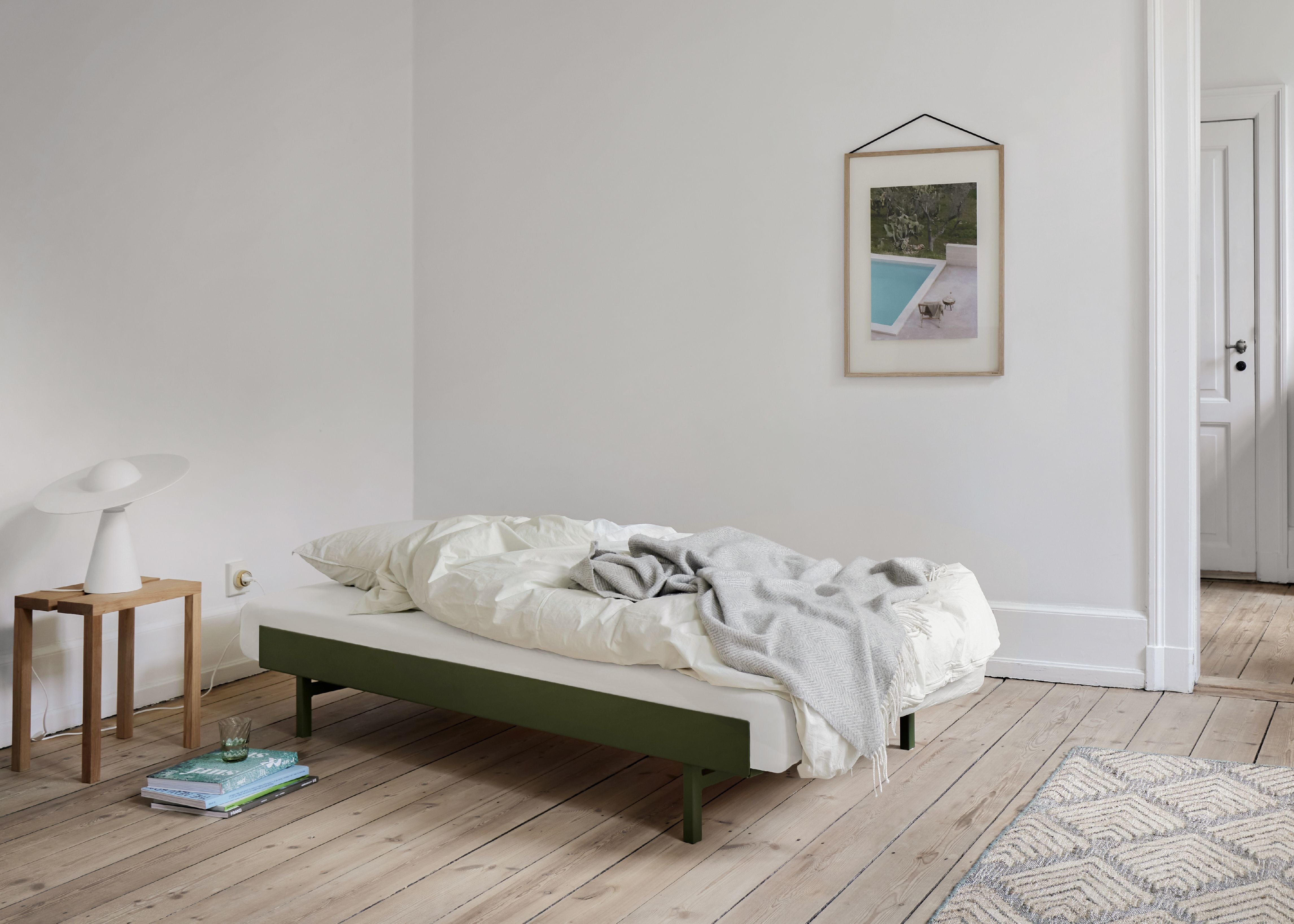 Moebe Bett mit 1 Nachttisch 90 180 cm, Kieferngrün