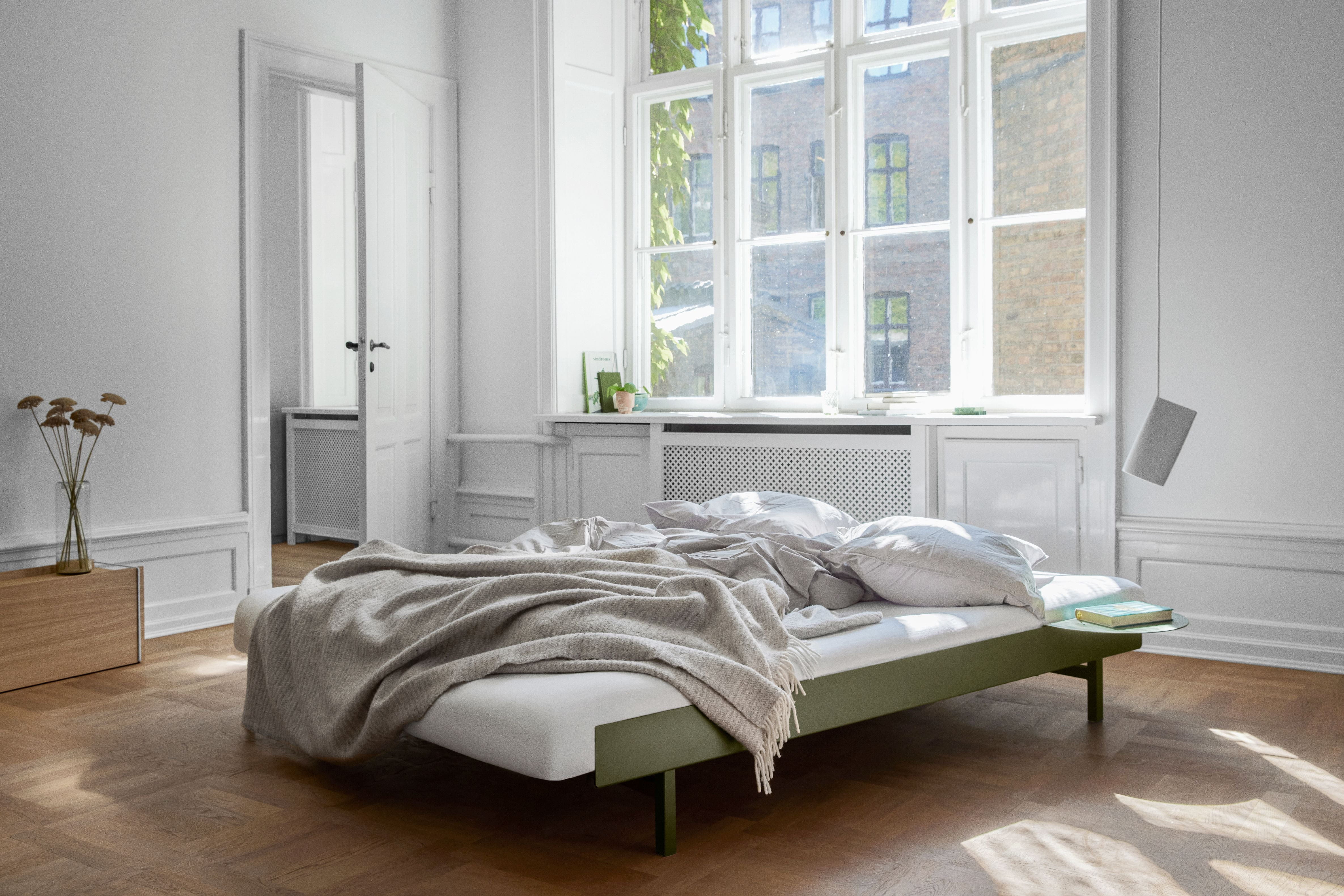Moebe Bett mit 1 Nachttisch 90 180 cm, Kieferngrün