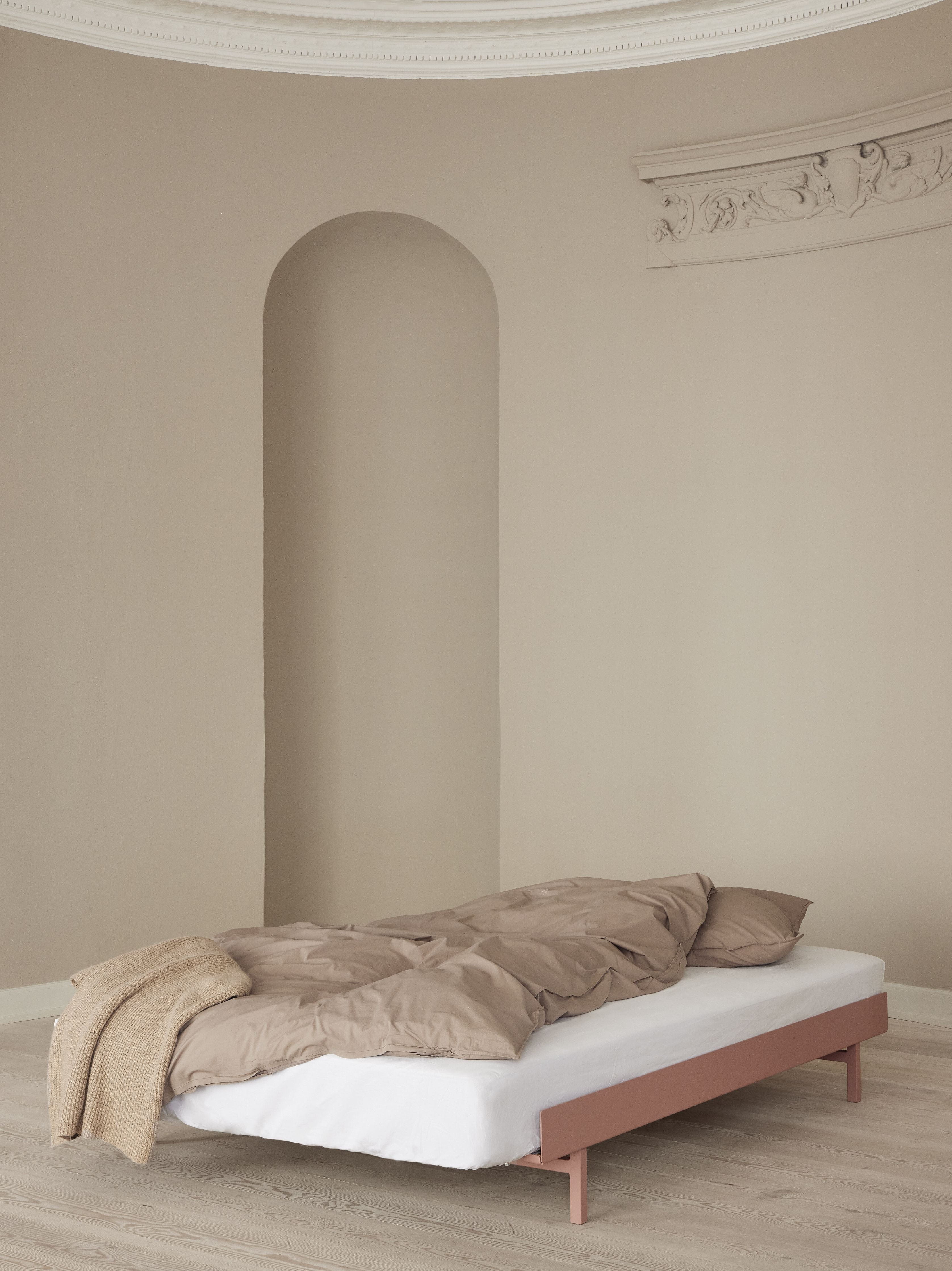 Moebe Bett mit Bettlatten 160 cm, staubige Rose