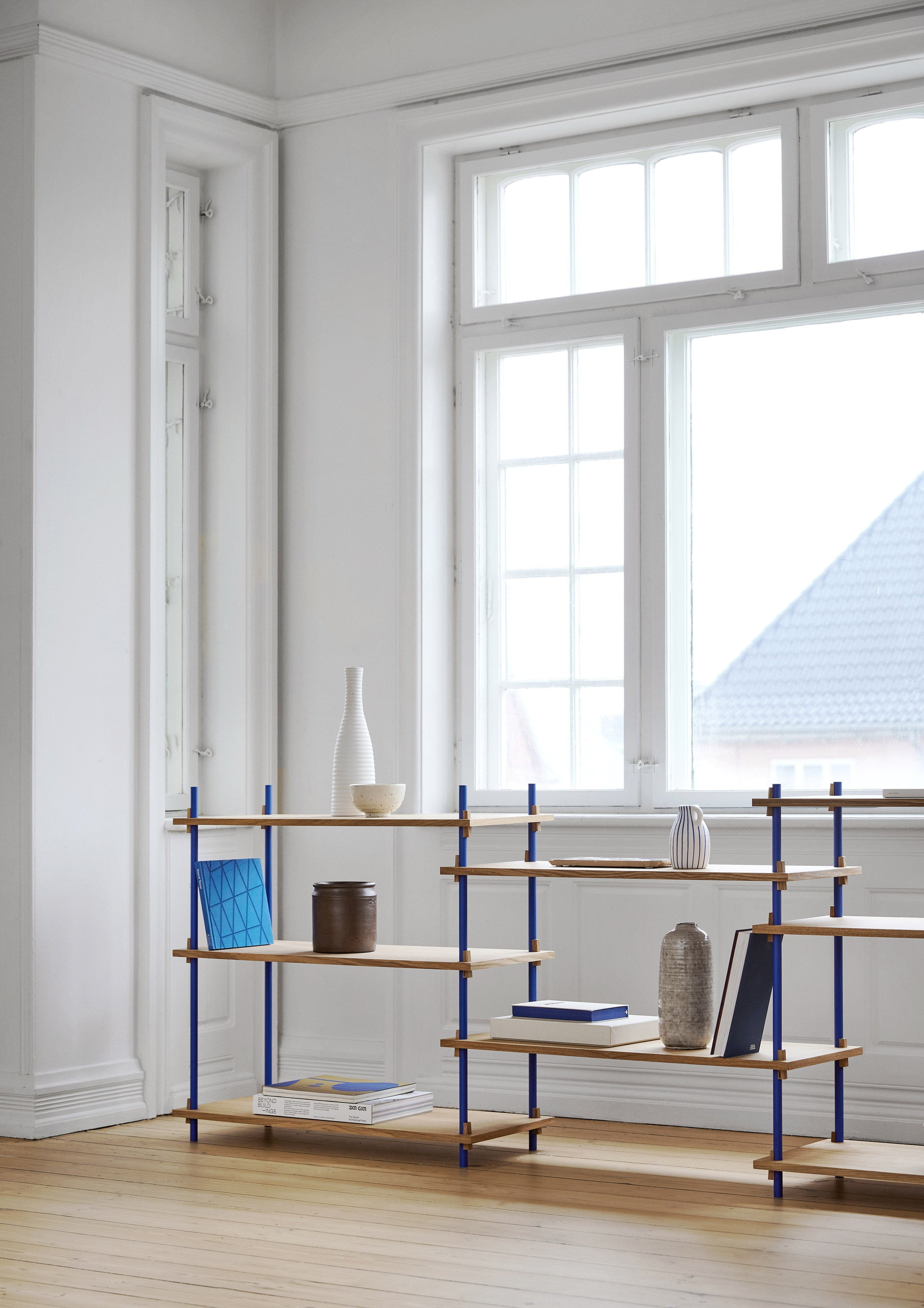 Moebe Shelving System S.255.2.A, Oak/Deep Blue