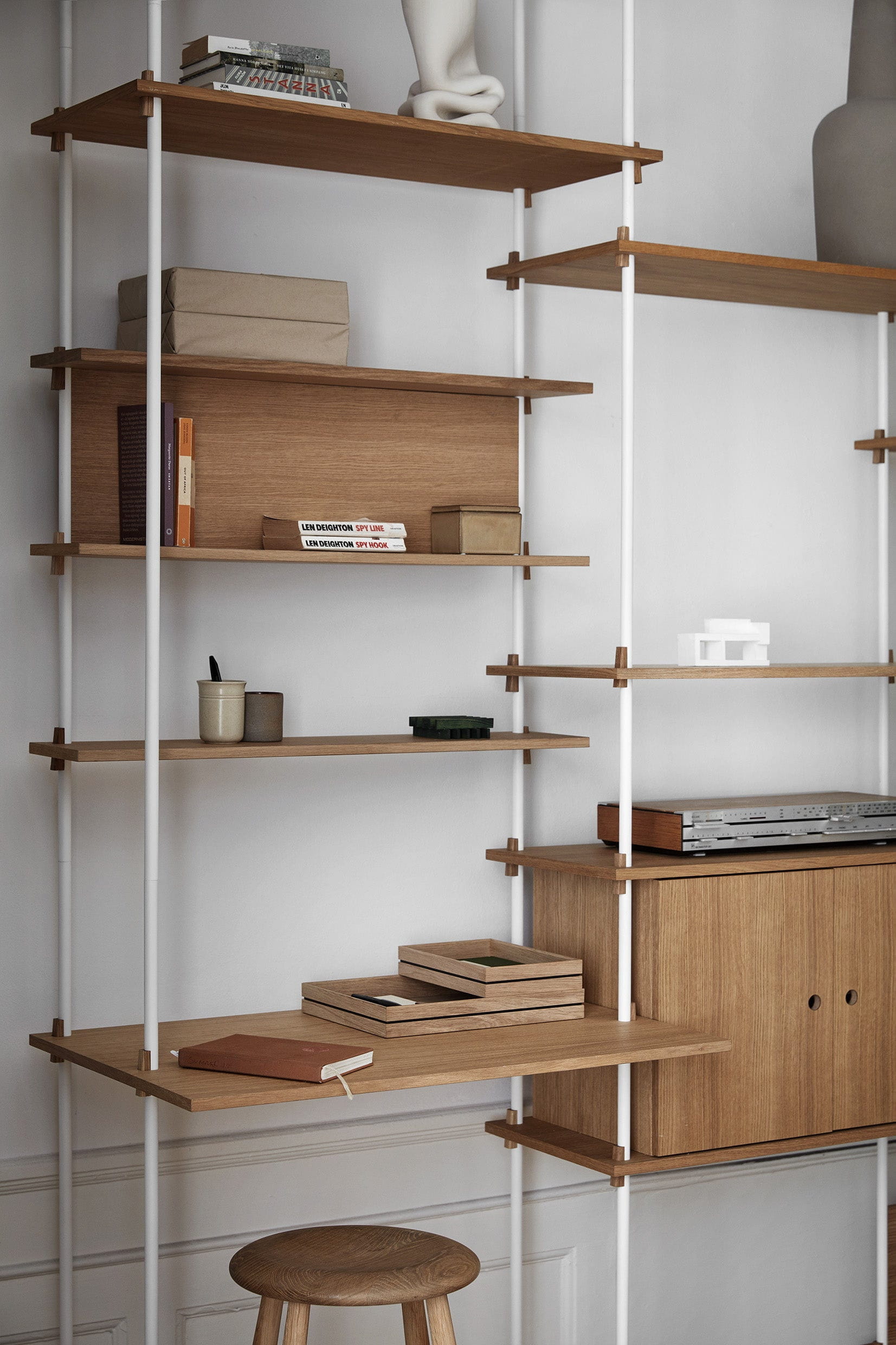 Moebe Shelving System S.255.2.C, Oak/White