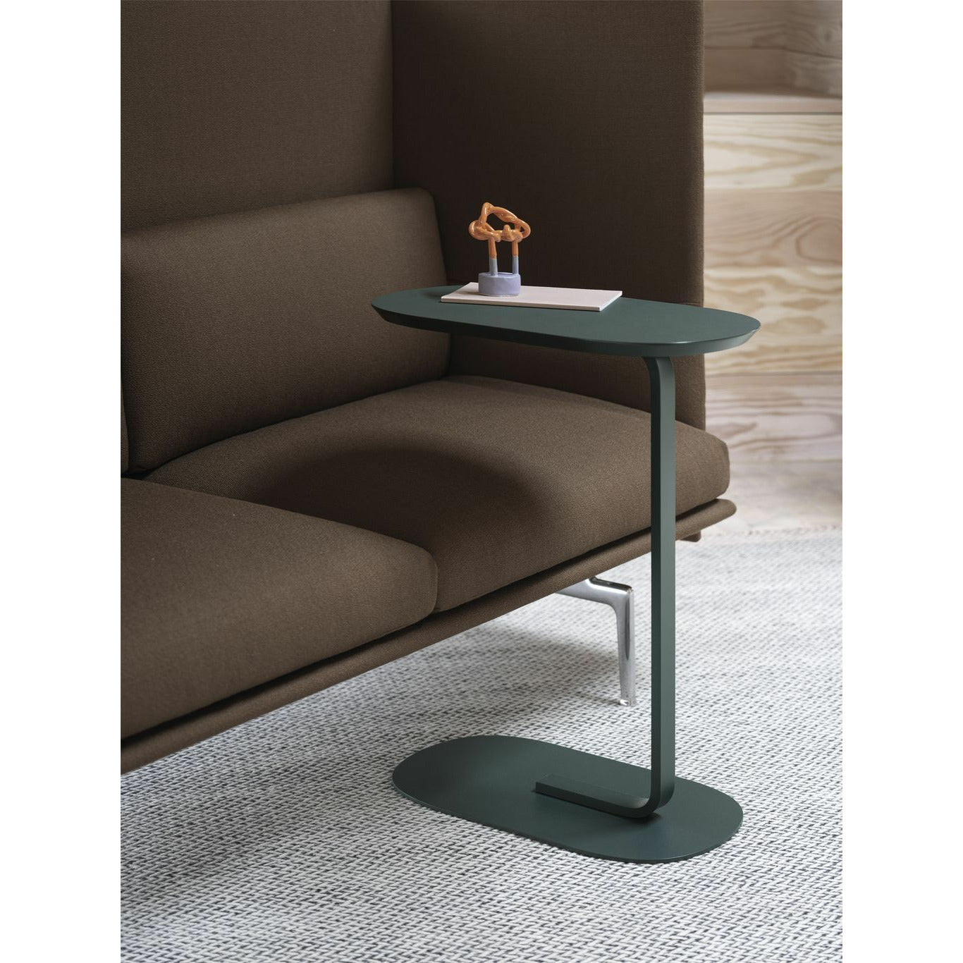 Muuto relata la mesa lateral H 73,5 cm, verde oscuro