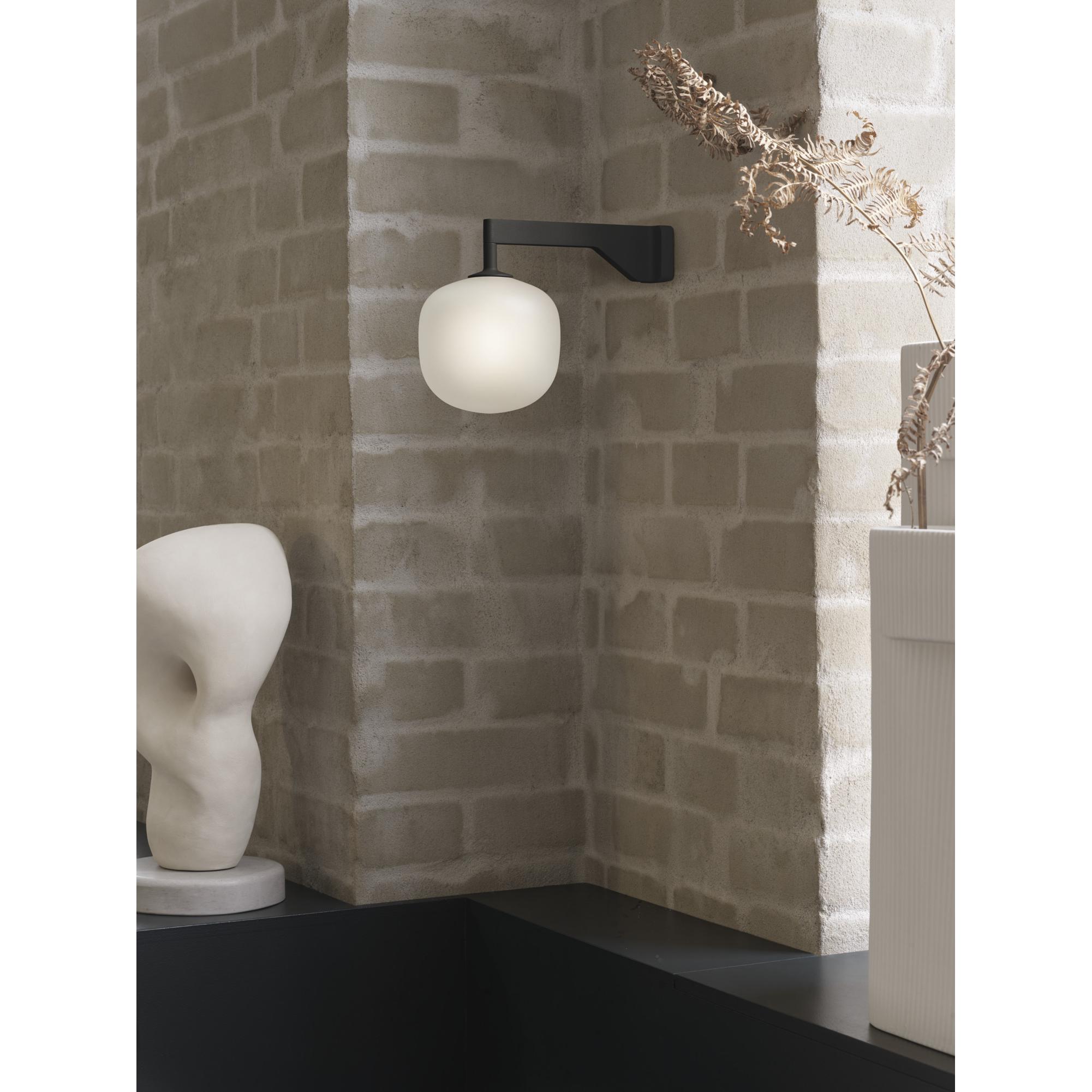 Muuto Rime Wall Lamp, zwart