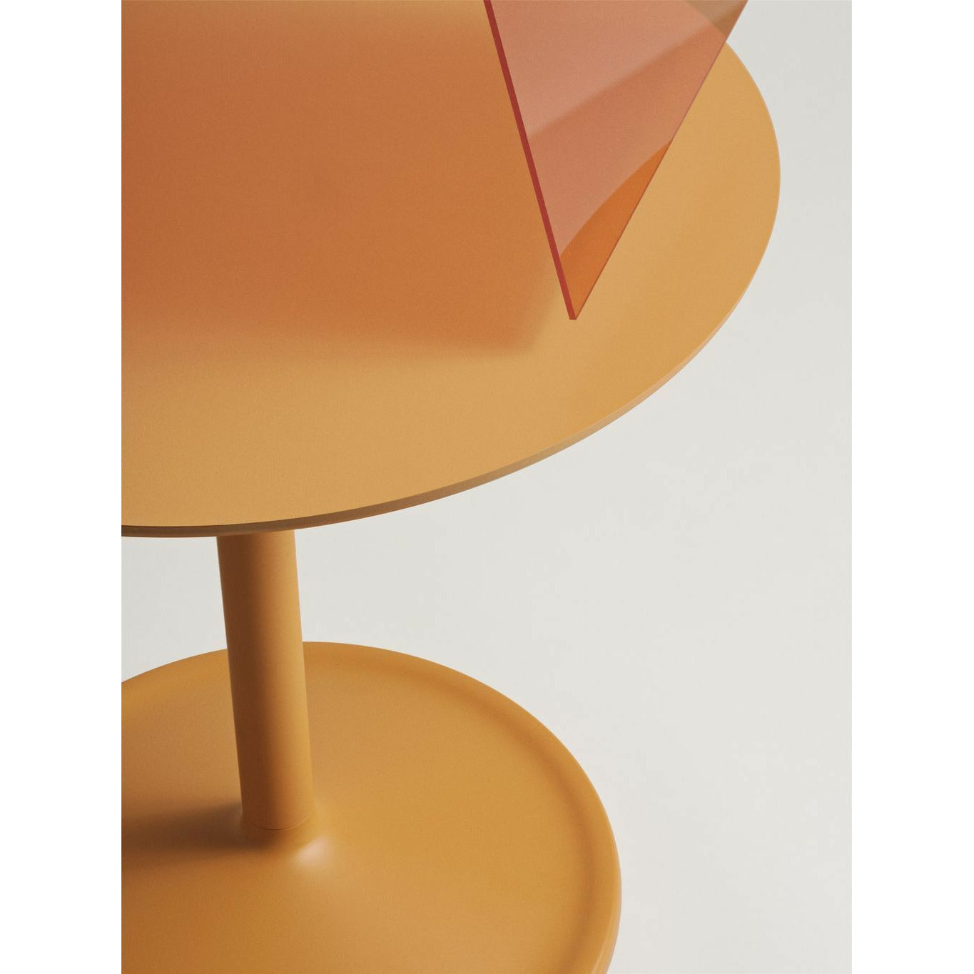 Muuto软边桌ØxH 48x48厘米，橙色