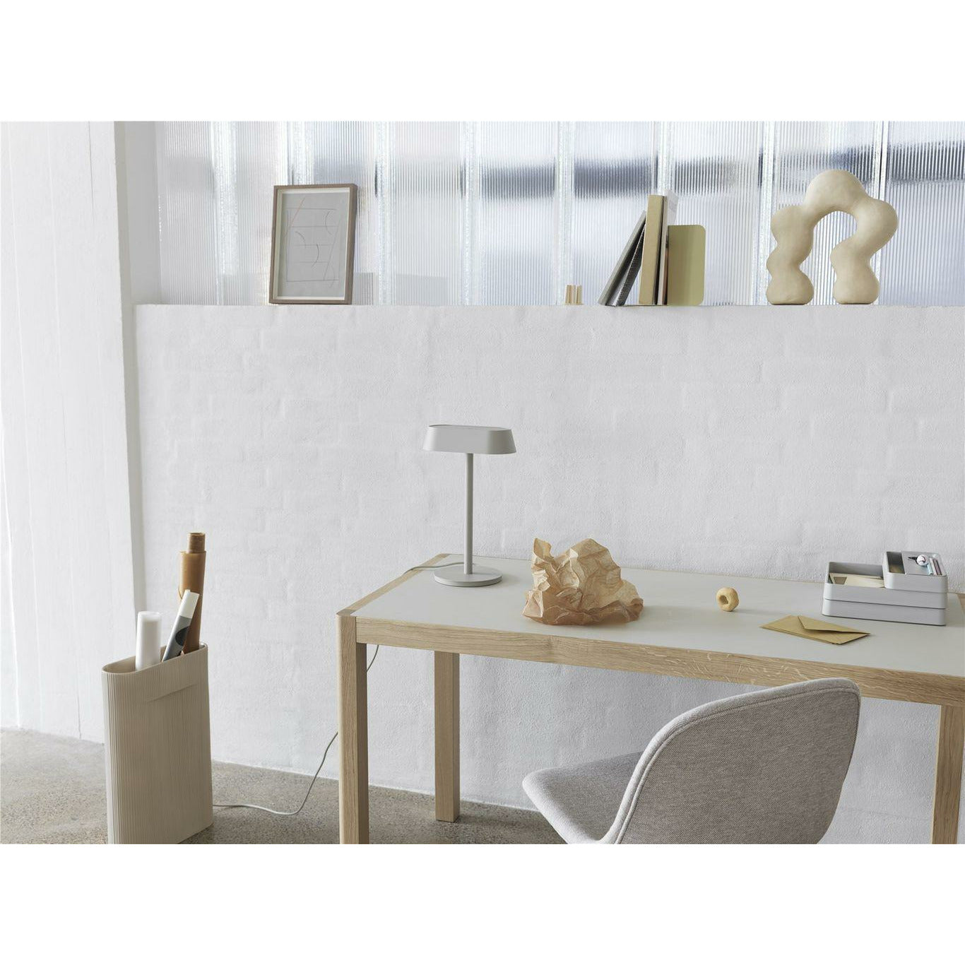 Muuto Workshop -bord, varmt grått linoleum/eik