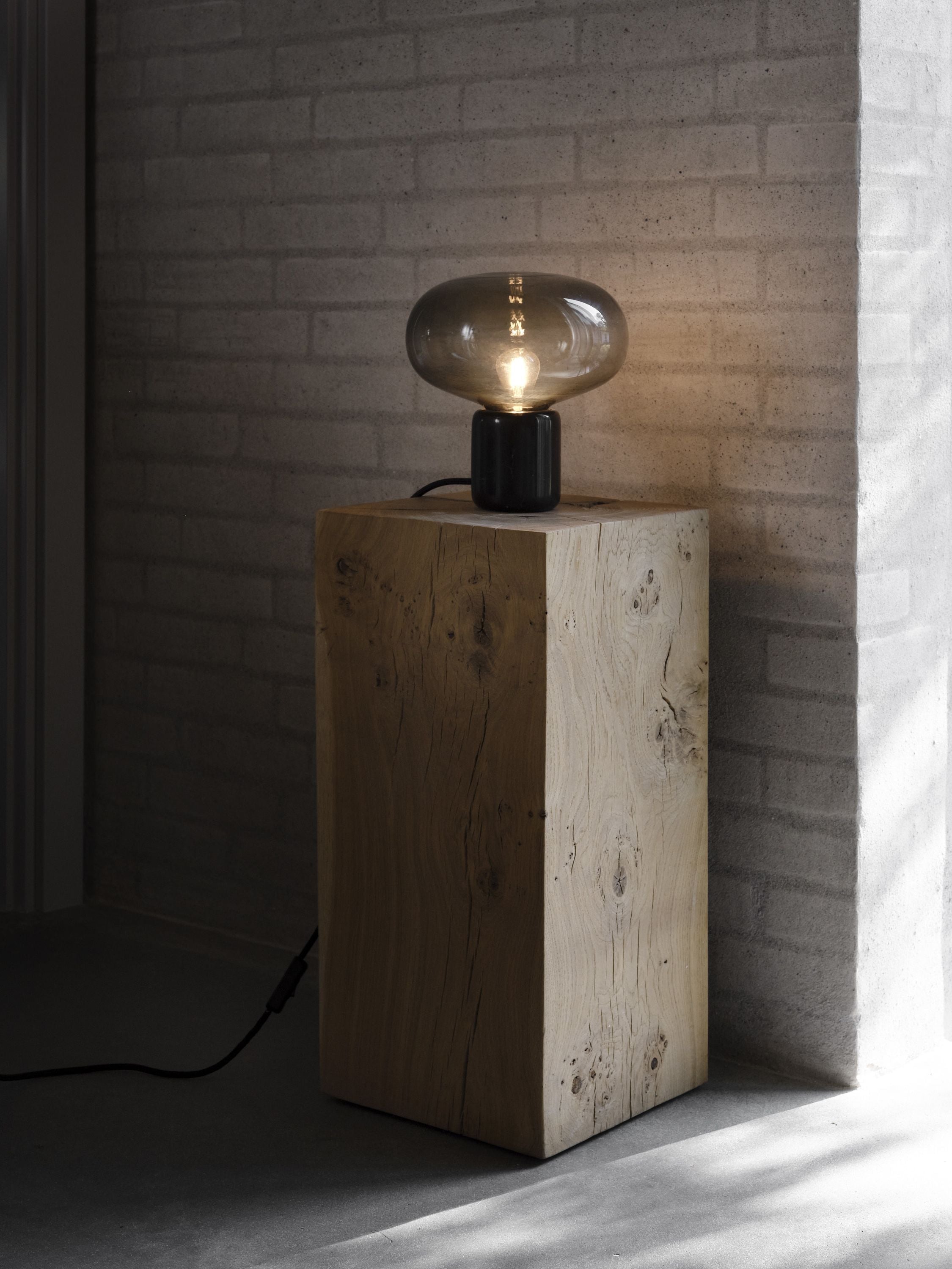 New Works Lampe de table Karl Johan, fumée