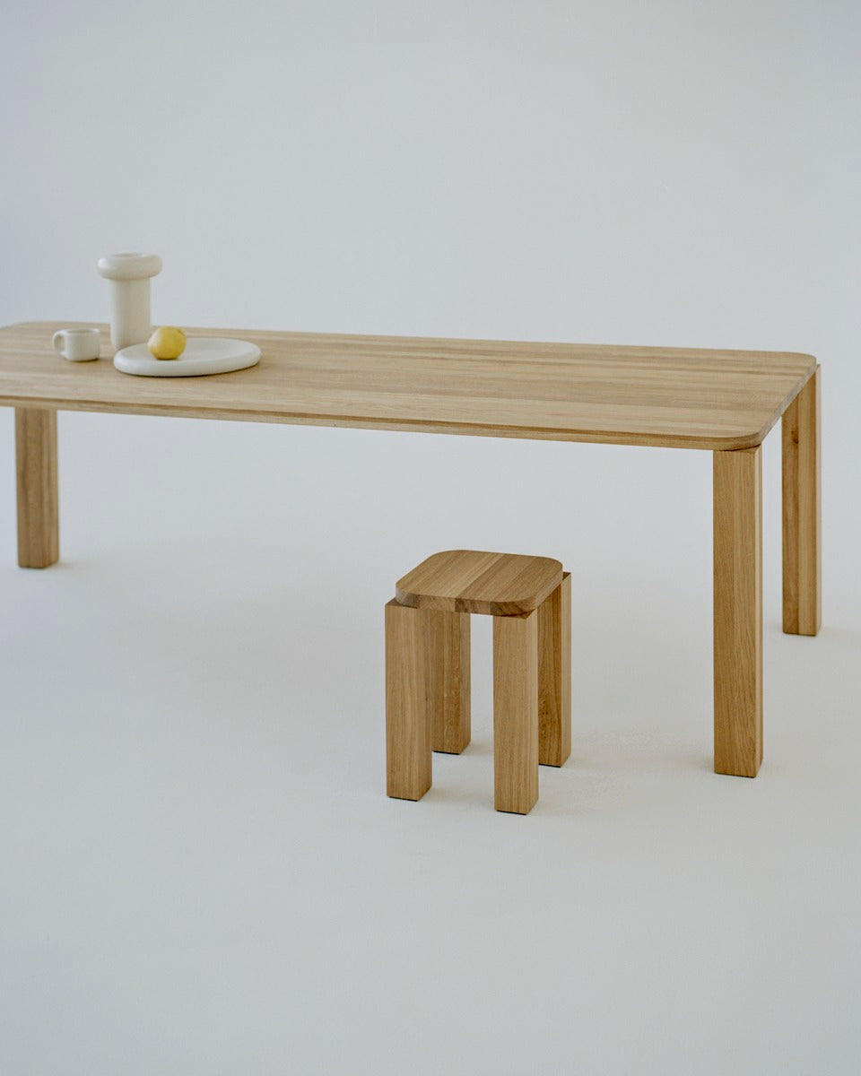 新作品Atlas餐桌橡木，250x95厘米