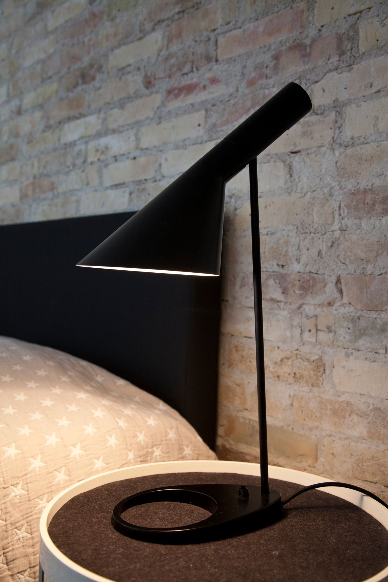 Louis Poulsen Aj Table Lamp V3, Aubergine