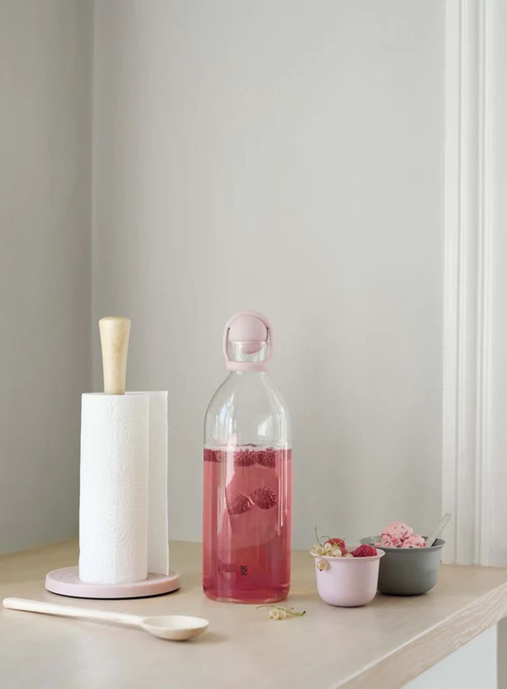 钻机凉爽的玻璃瓶1,5升，粉红色