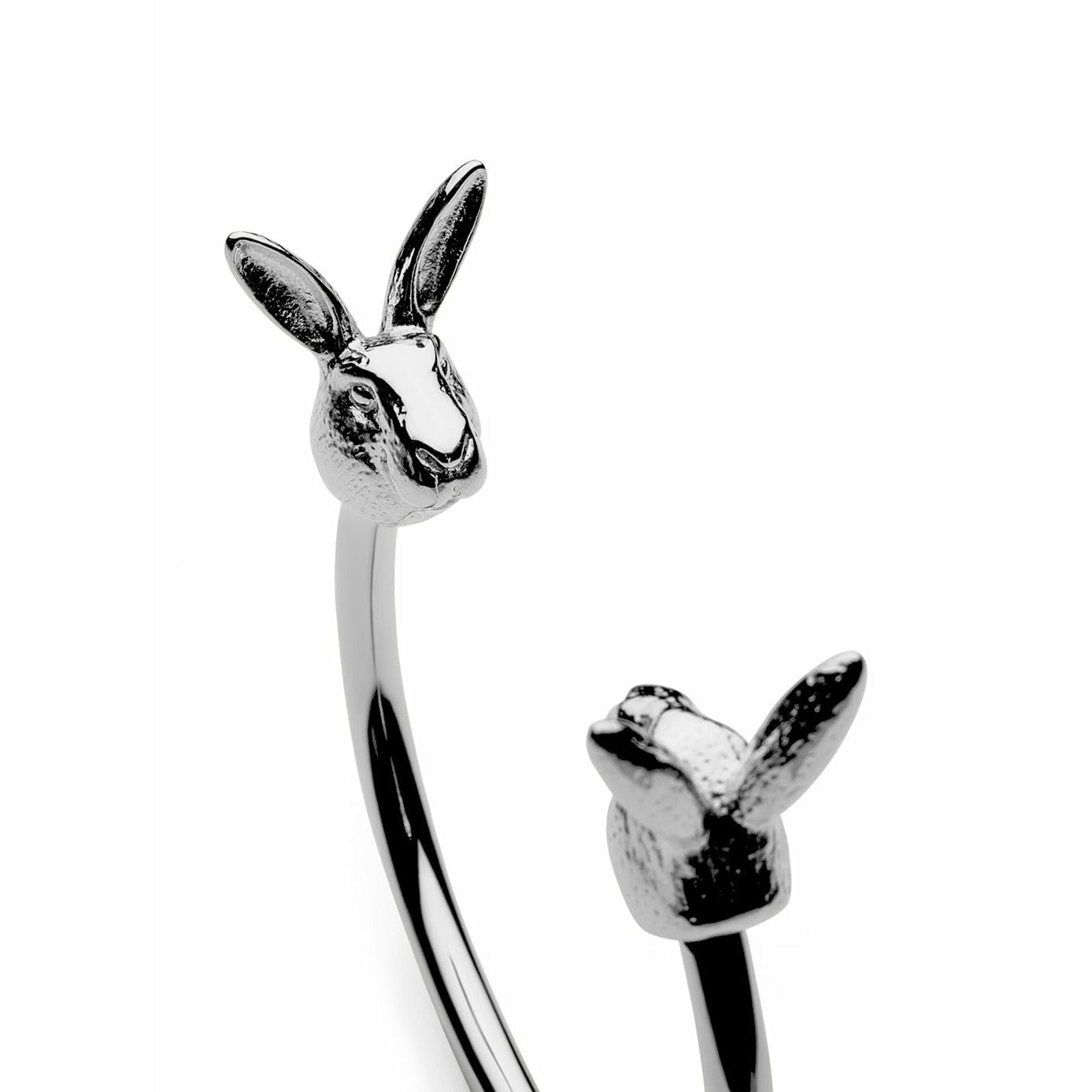 Skultuna Pohjoismaiden villieläinten kanin rannekoru Suuri kiillotettu teräs, Ø18,5 cm