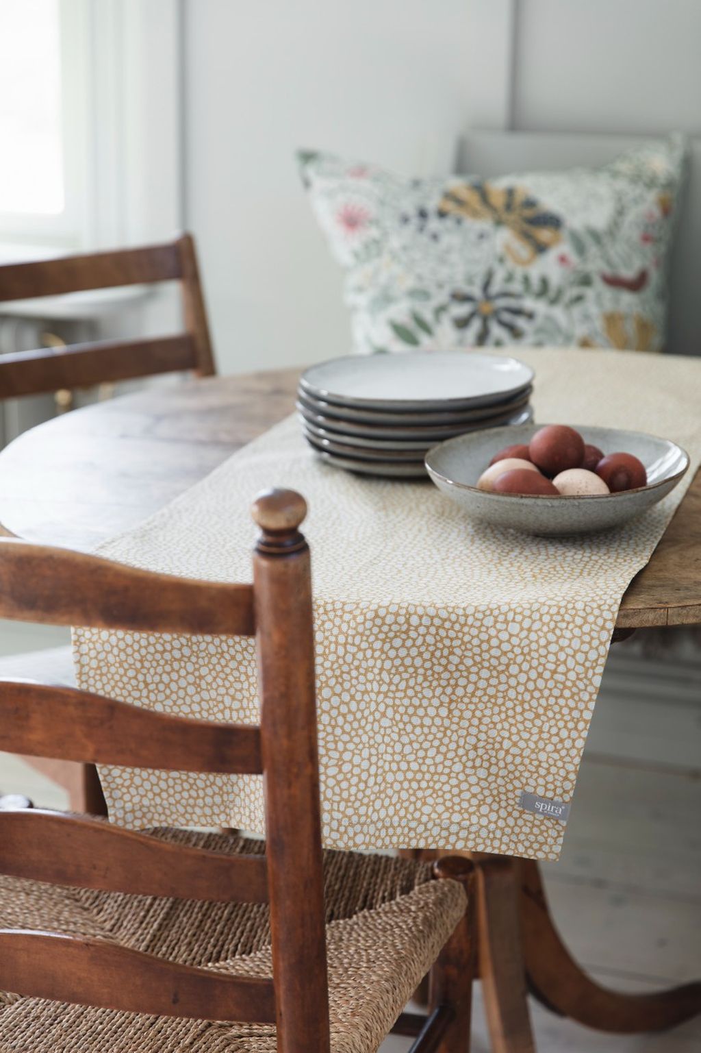 Spira Dotte Table Runner, cariño