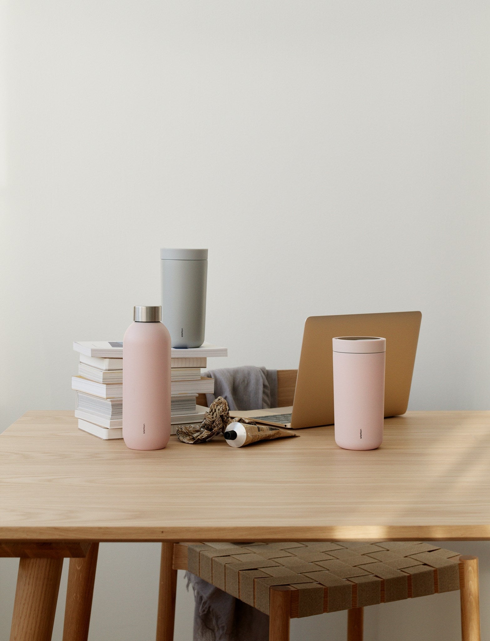 Stelton Hold kølig Termo -flaske 0,6 L, Soft Rose