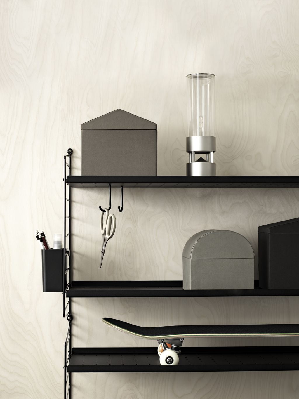 String Furniture String System -metallihylly, jolla on matala reuna 30x58 cm, musta
