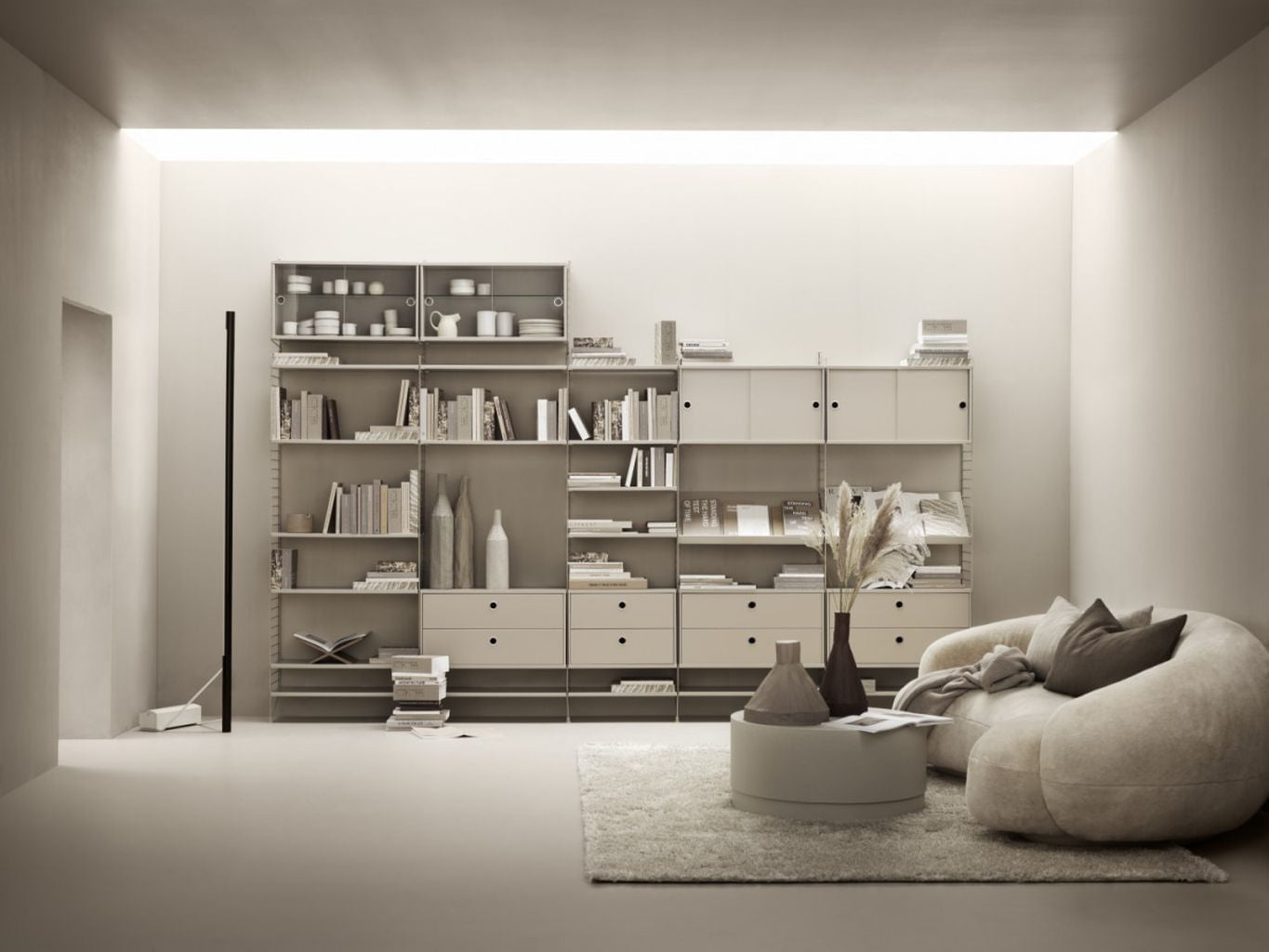 String Muebles Sistema de cuerda Elemento del gabinete con puertas corredizas de vidrio, beige
