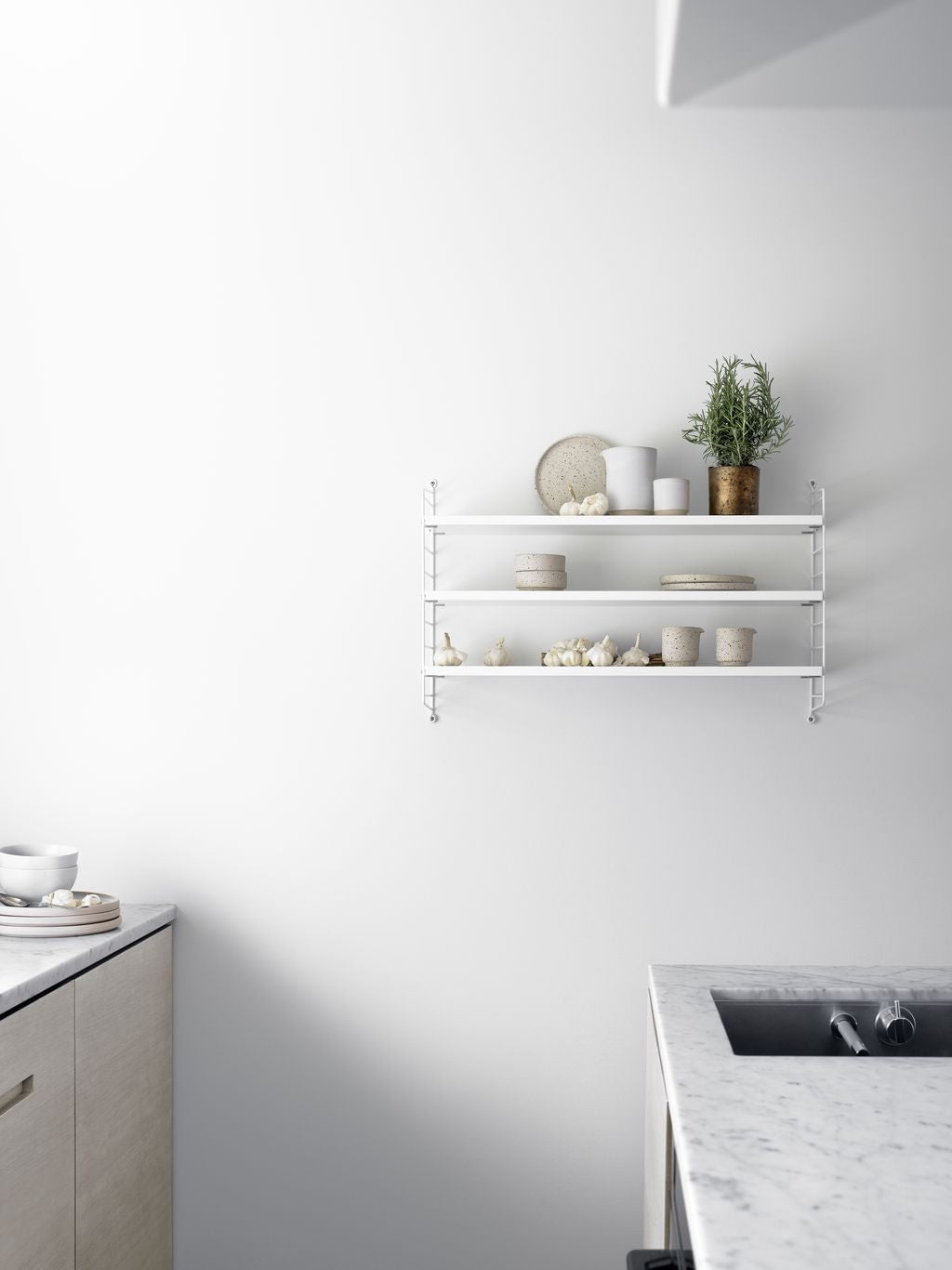 String Furniture Saitensystem Seitenplatte Wand montiert 20x75 cm, weiß