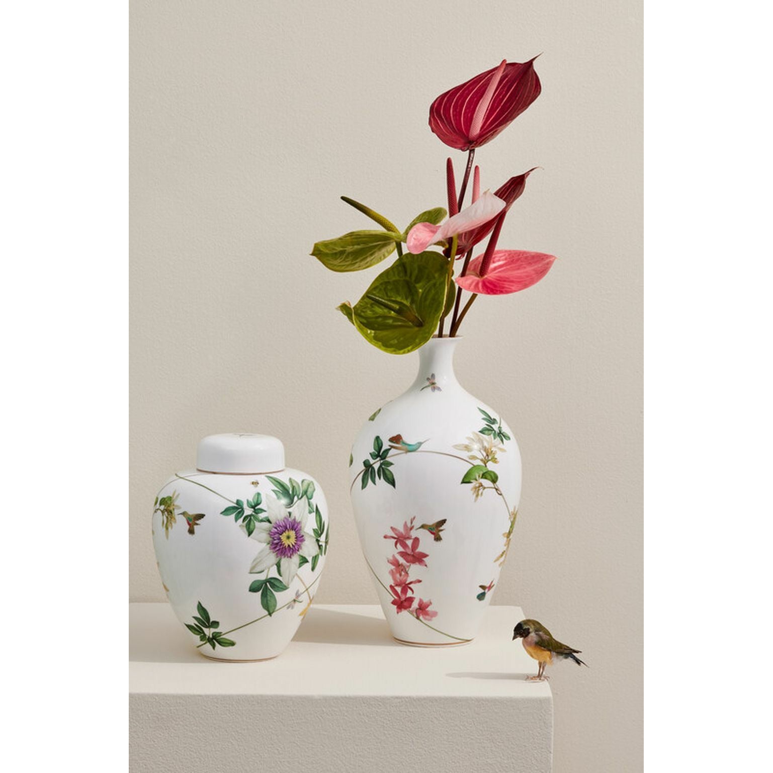 Wedgwood Hummingbird Vase, H: 25 Cm