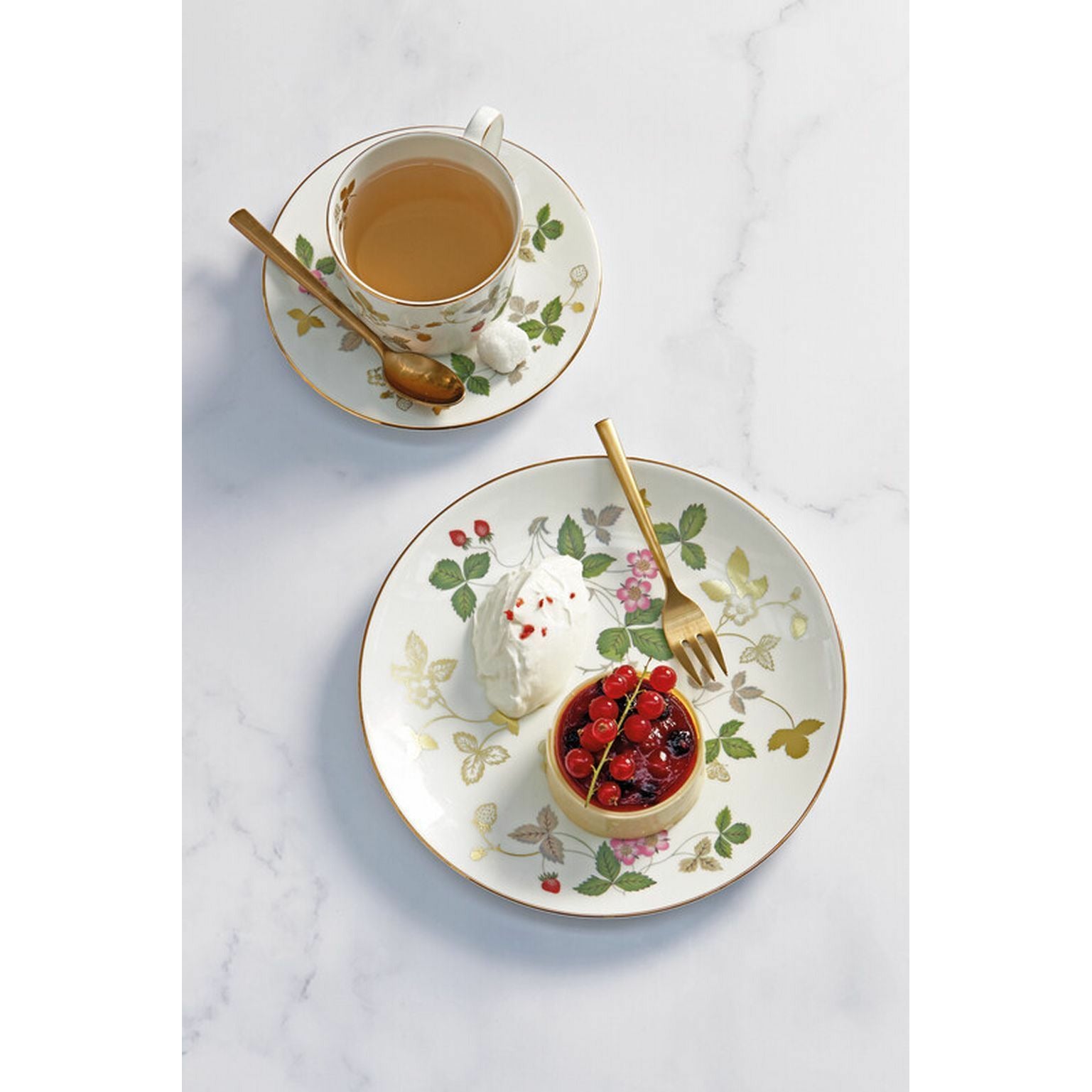 Tazas de té y platillo de fresa wedgwood Delphi