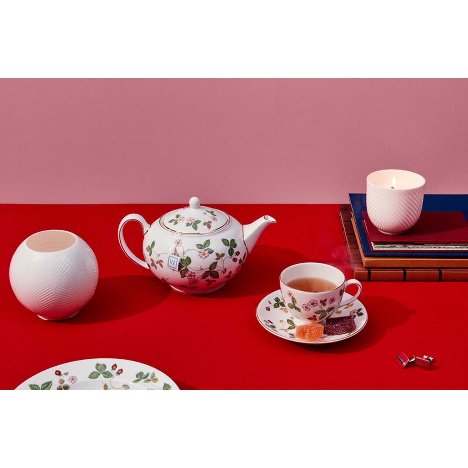 Wedgwood Wild Strawberry Tafup and Saucer Peony, 0,15 L