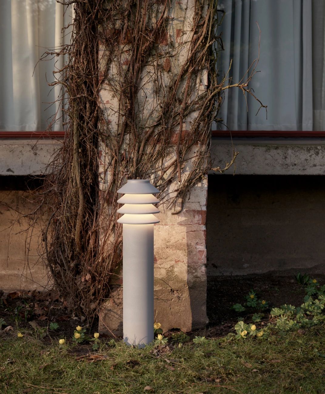 Louis Poulsen Bysted Garden Bollard leiddi 2700 k 14 W akkeri án millistykki stutt, Corten