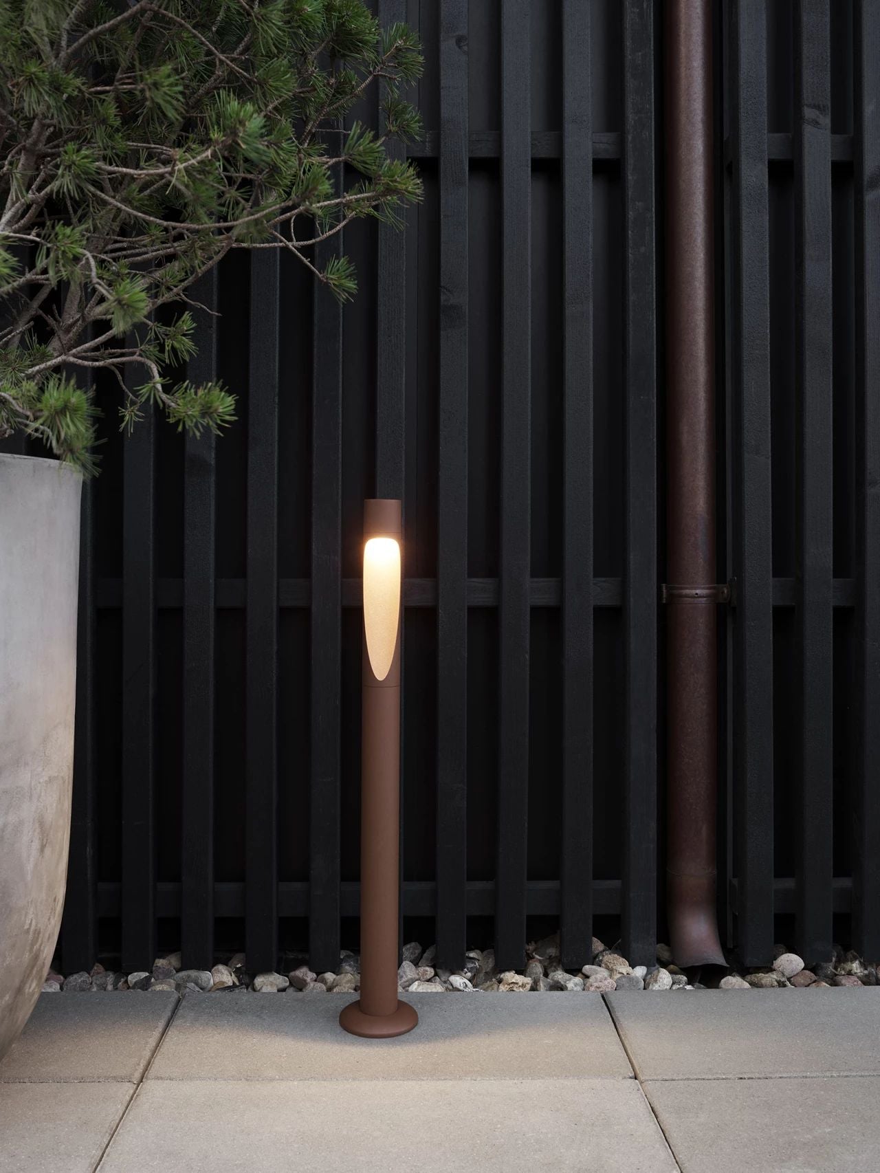 Louis Poulsen Flindt Garden Bollard LED 2700 K 6,5 W Anker ohne Adapter lang, corten